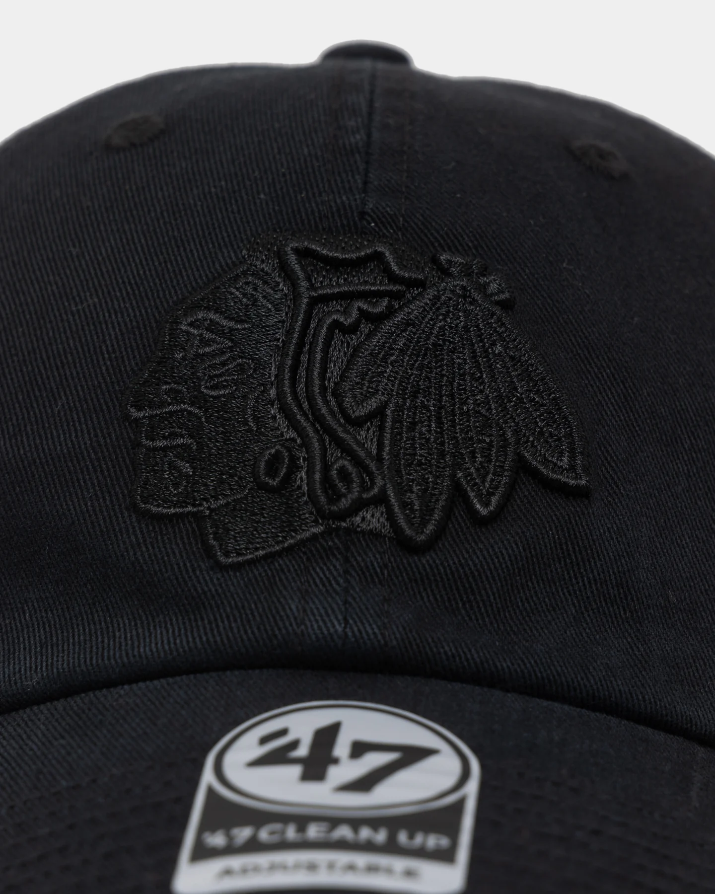 47 Brand Chicago Blackhawks Clean Up Strapback Black/Black - Image 5