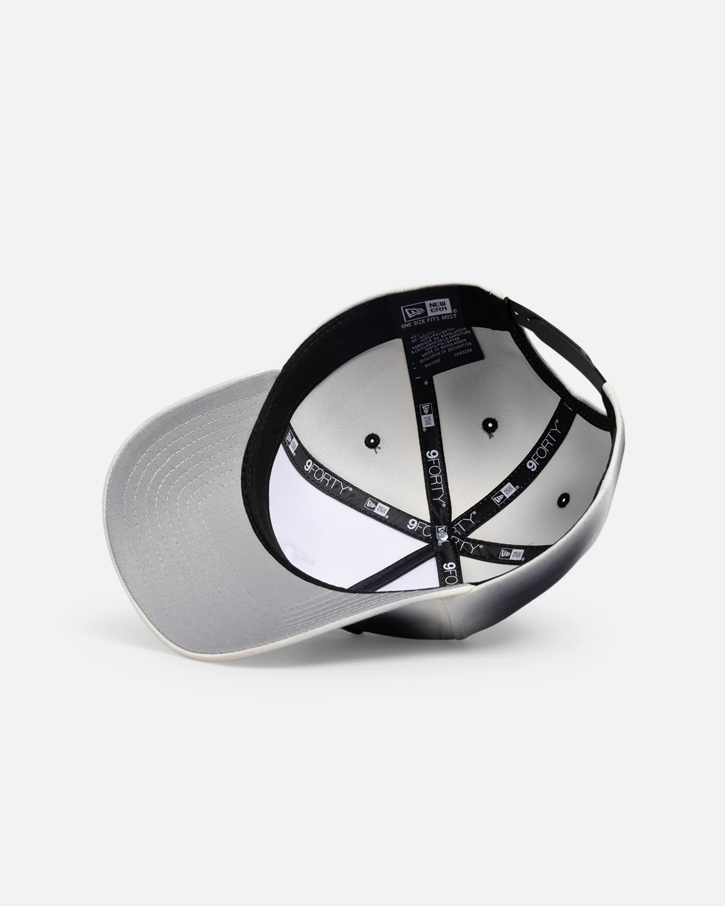 New Era Chicago Bulls 'Gradient Edge Reverse' 9FORTY A-Frame Snapback Black/White - Image 6