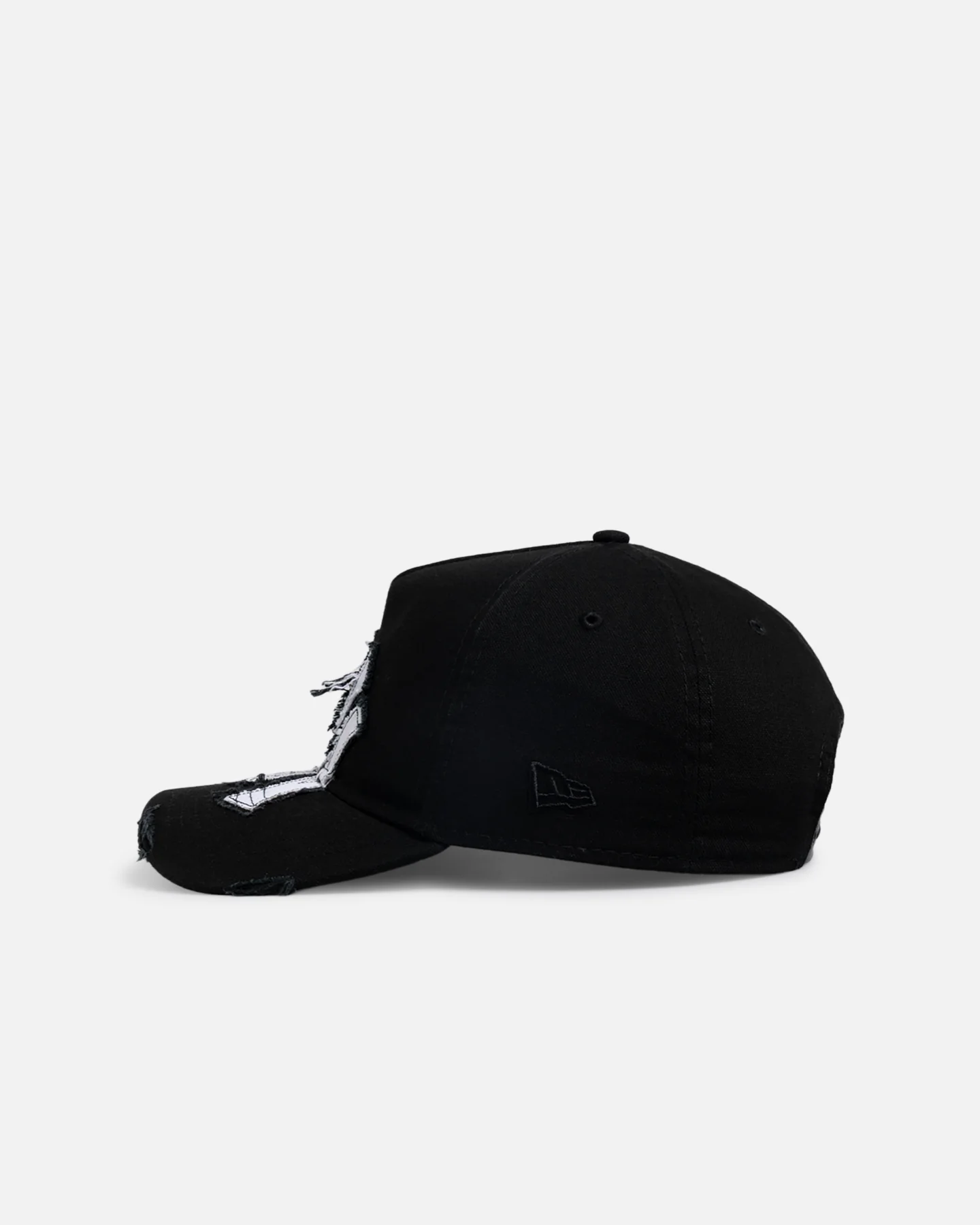 New Era New York Yankees 'Applique Distressed' 9FORTY A-Frame Snapback Black/White - Image 4