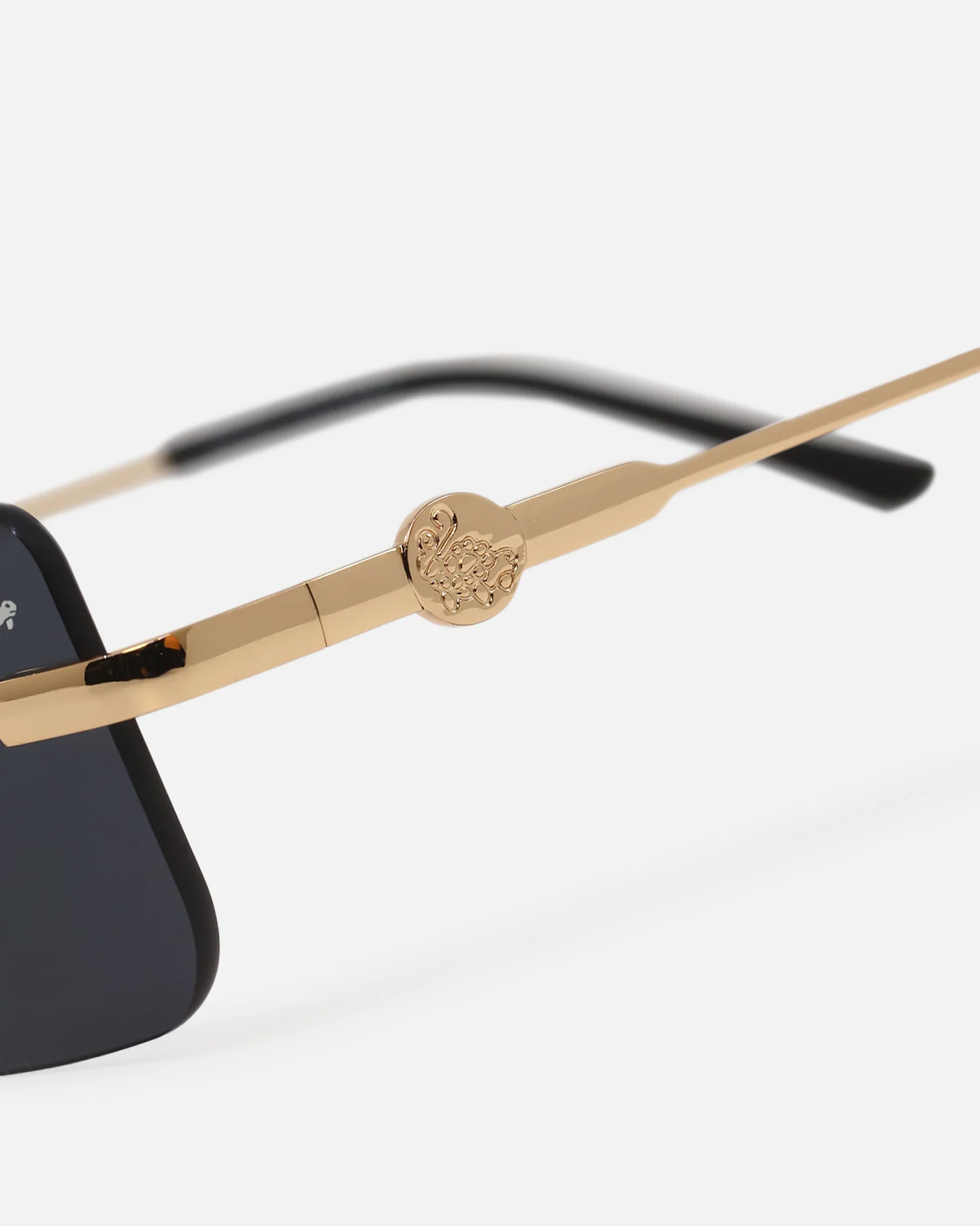 Belvoir & Co Hampton Sunglasses Black/Gold - Image 3