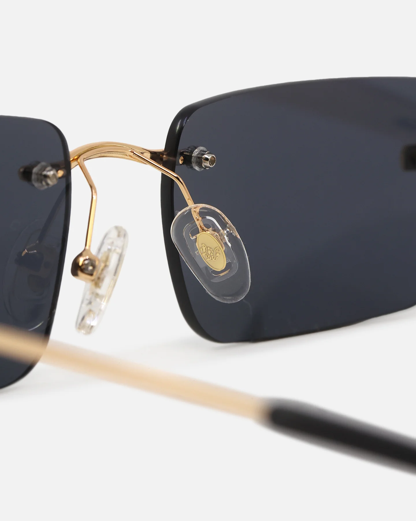 Belvoir & Co Hampton Sunglasses Black/Gold - Image 4