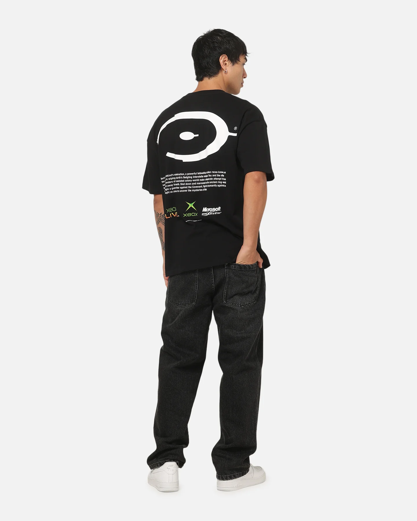 73Studio X Xbox X Halo Chief  T-Shirt Black - Image 4