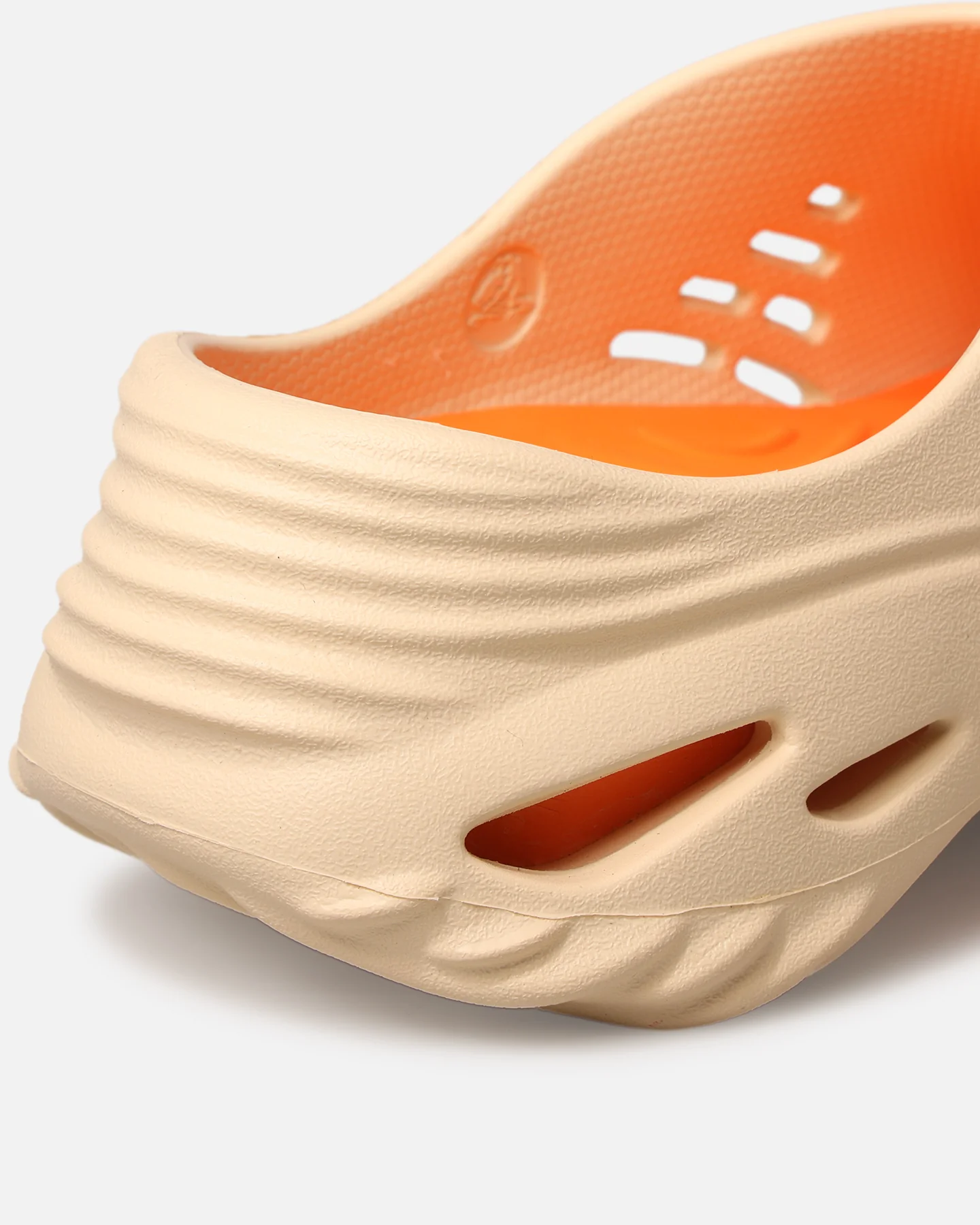 Crocs Echo Wave Vanilla - Image 8