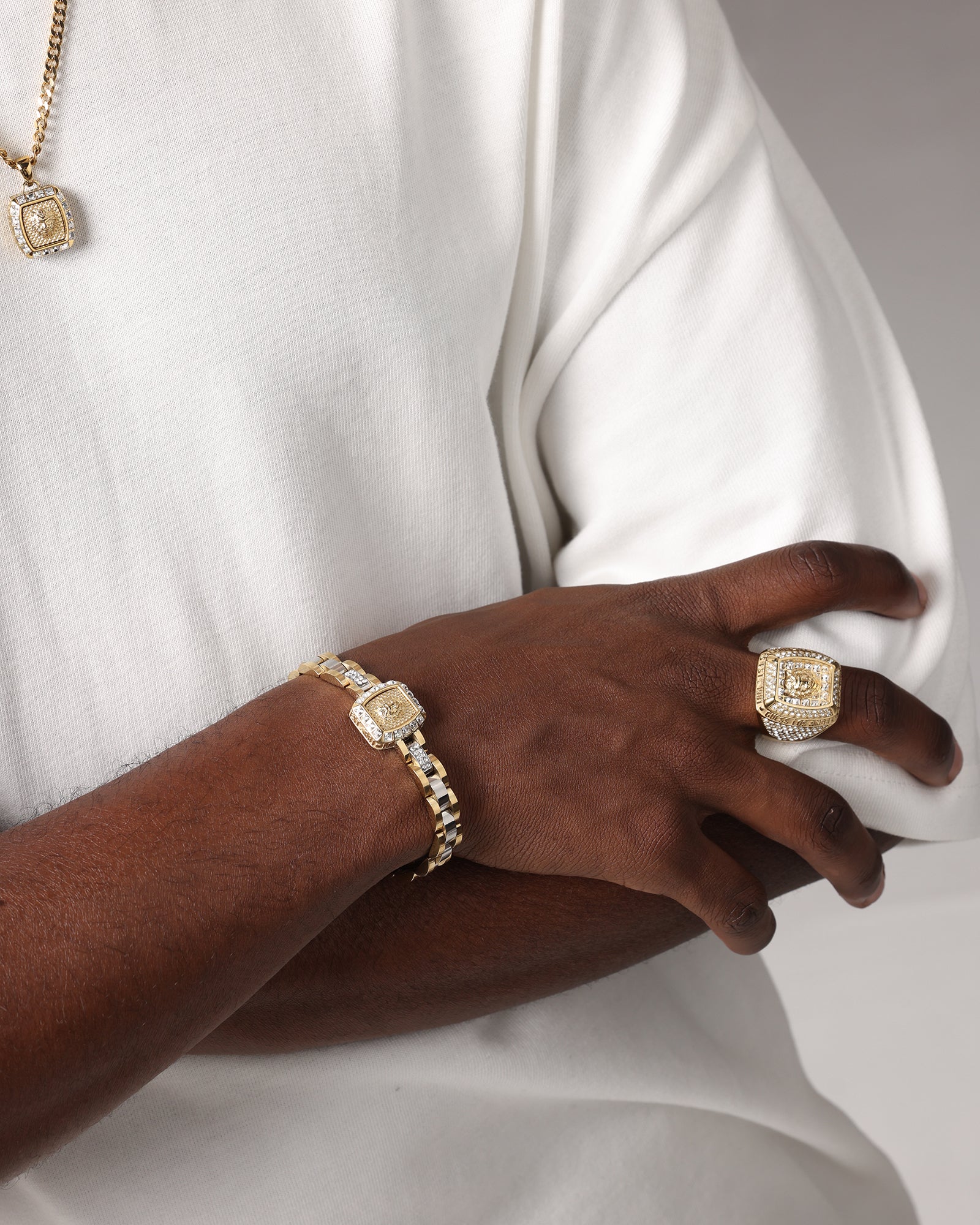 Guess Mainline 14mm Lion Pave Signet Ring Gold - Image 4