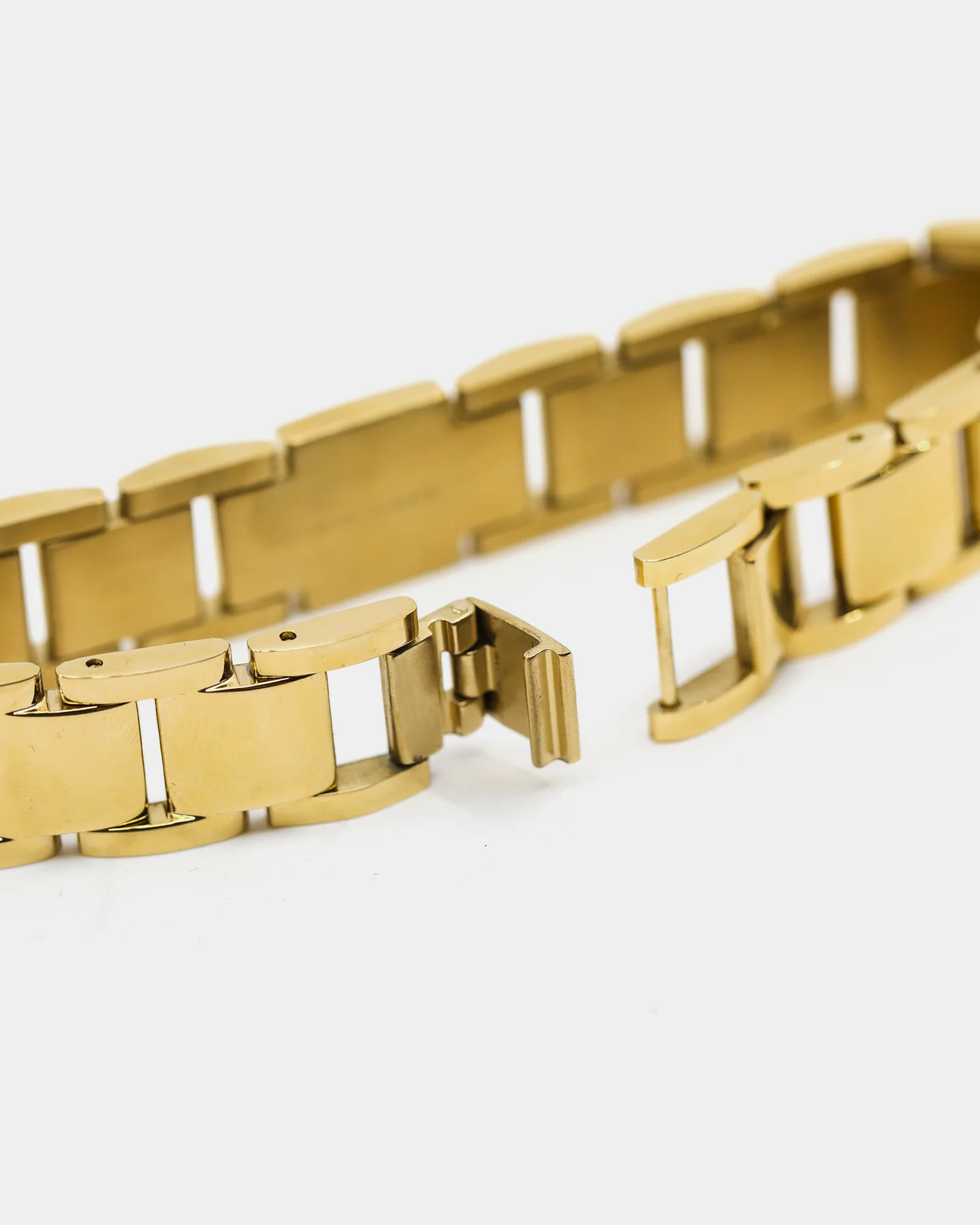 Guess Mainline 15mm Frontier Crystal Bracelet Gold - Image 9