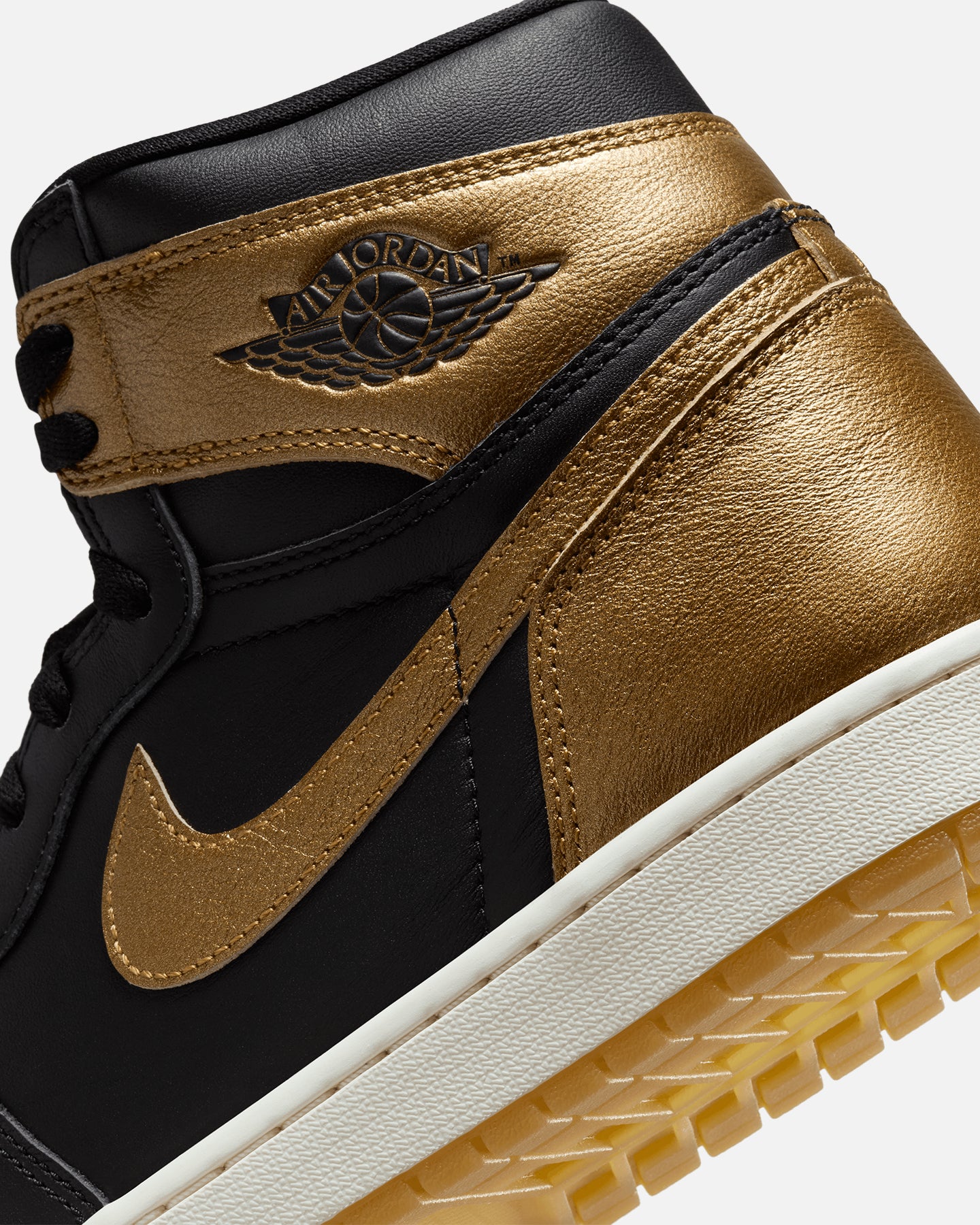 Jordan Air Jordan 1 Retro High OG "Metallic Gold" Black/Metallic - Image 8
