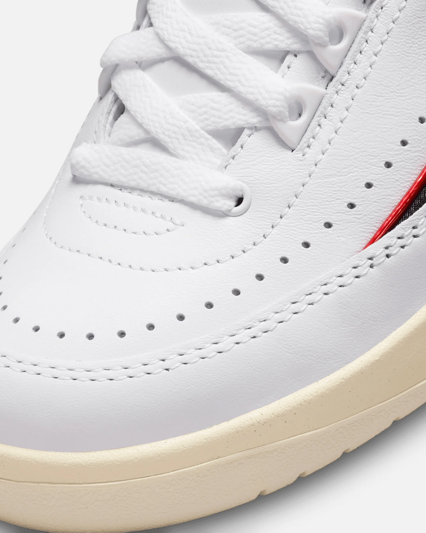 Jordan Women's Air Jordan 2 Retro Low "Chicago" White/University Red - Image 6