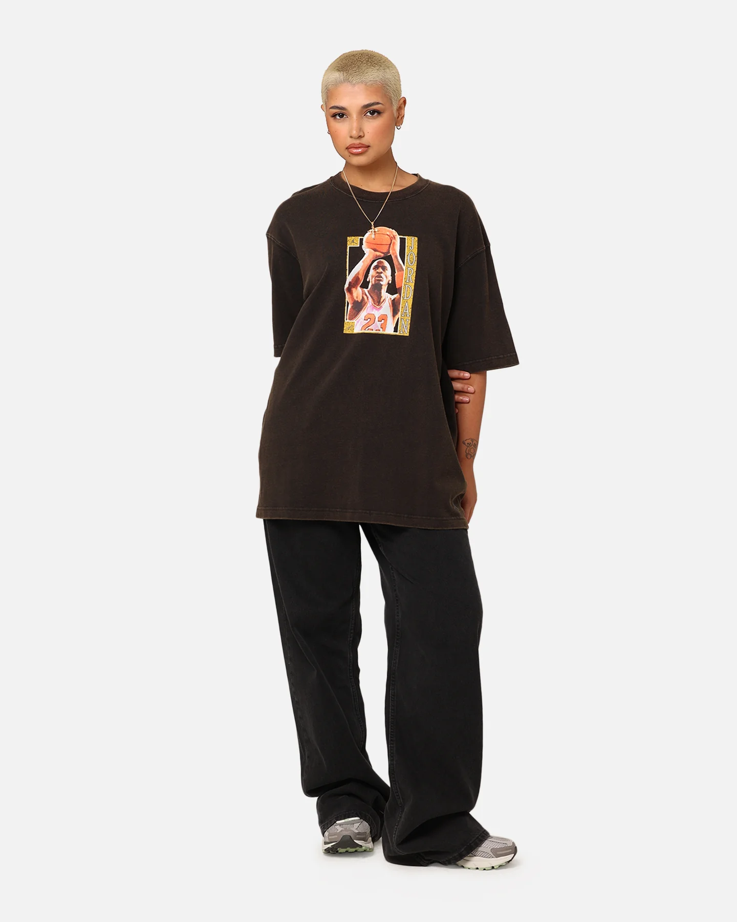 Jordan Women's Oversized Graphic T-Shirt Black/Iron Grey - Image 2