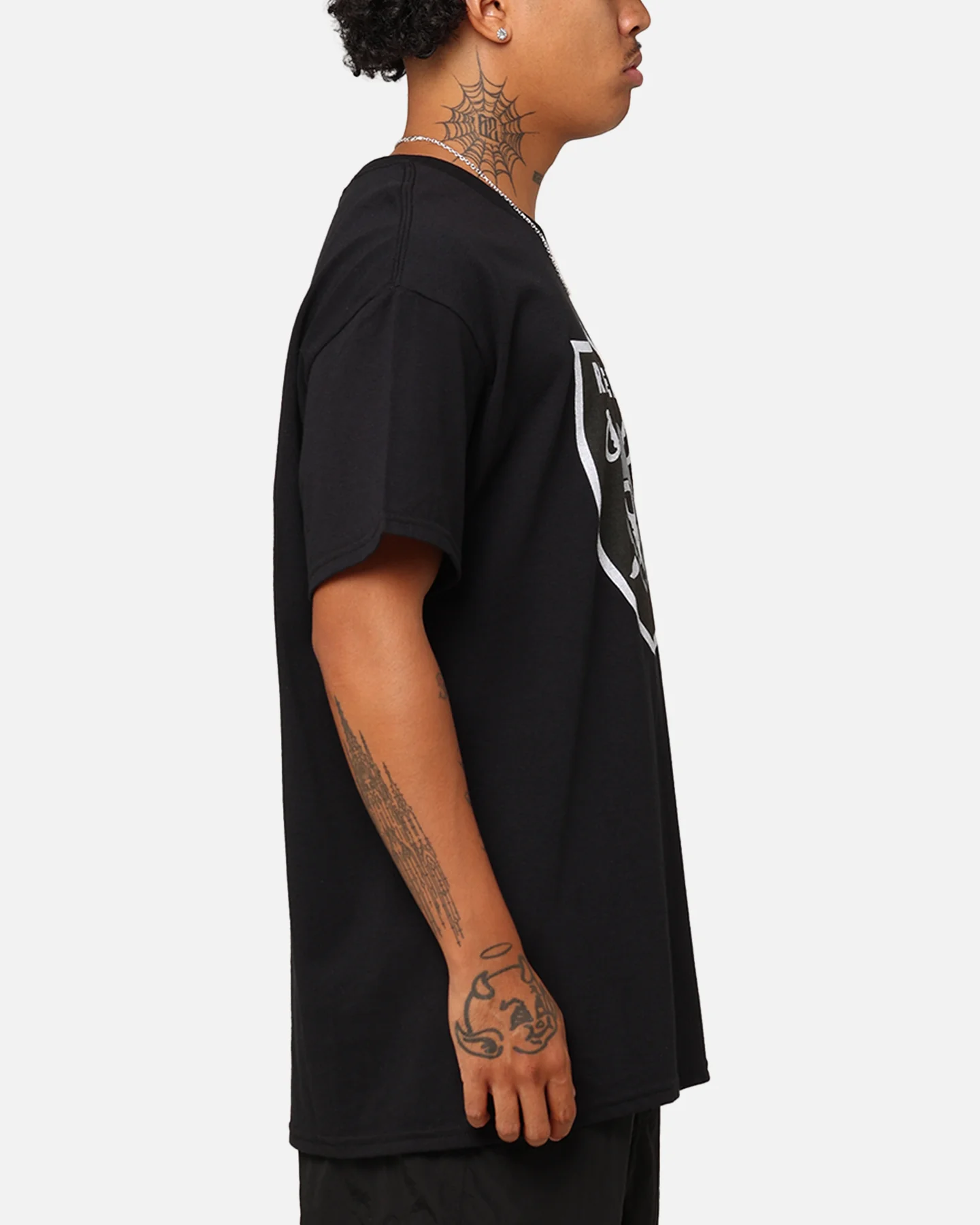 Majestic Athletic Las Vegas Raiders Team Crest T-Shirt Black - Image 4