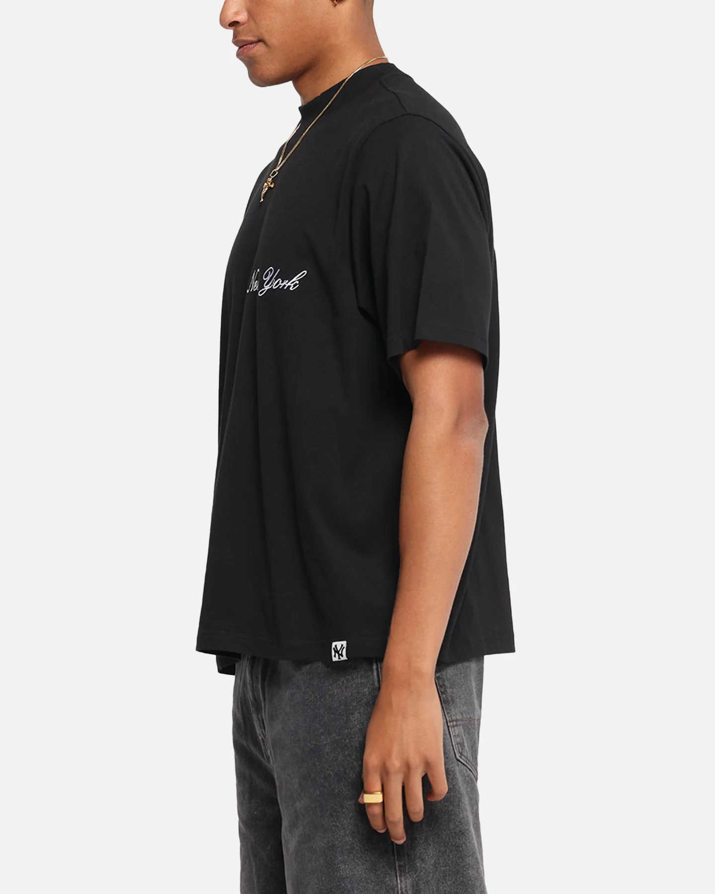 Majestic Athletic New York Yankees Script Boxy T-Shirt Black - Image 6