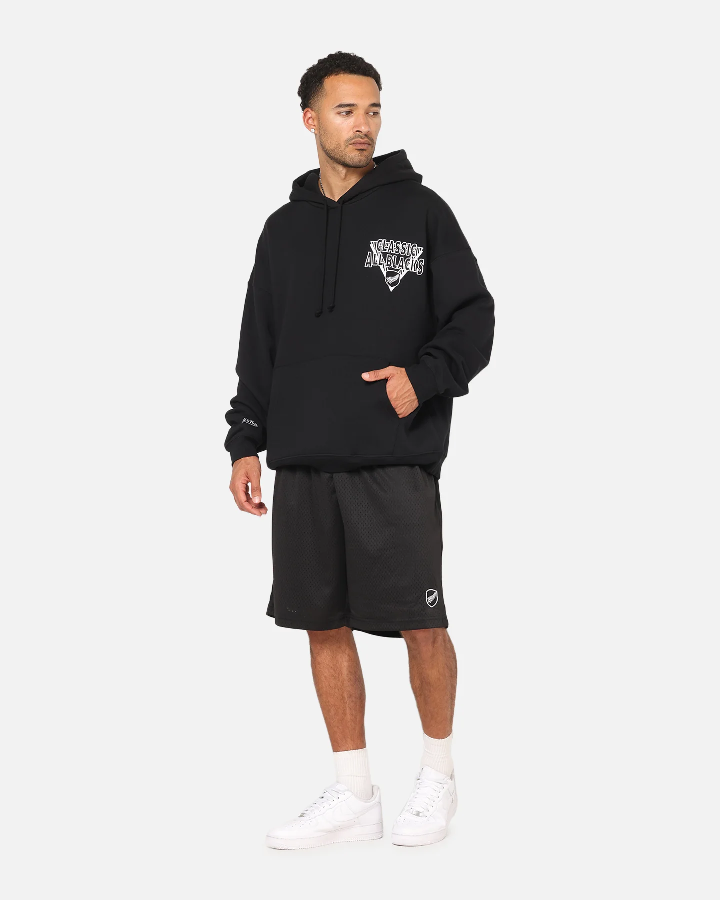 Mitchell & Ness All Blacks Rugby Union Classic Silver Fern Hoodie Solid Black - Image 4