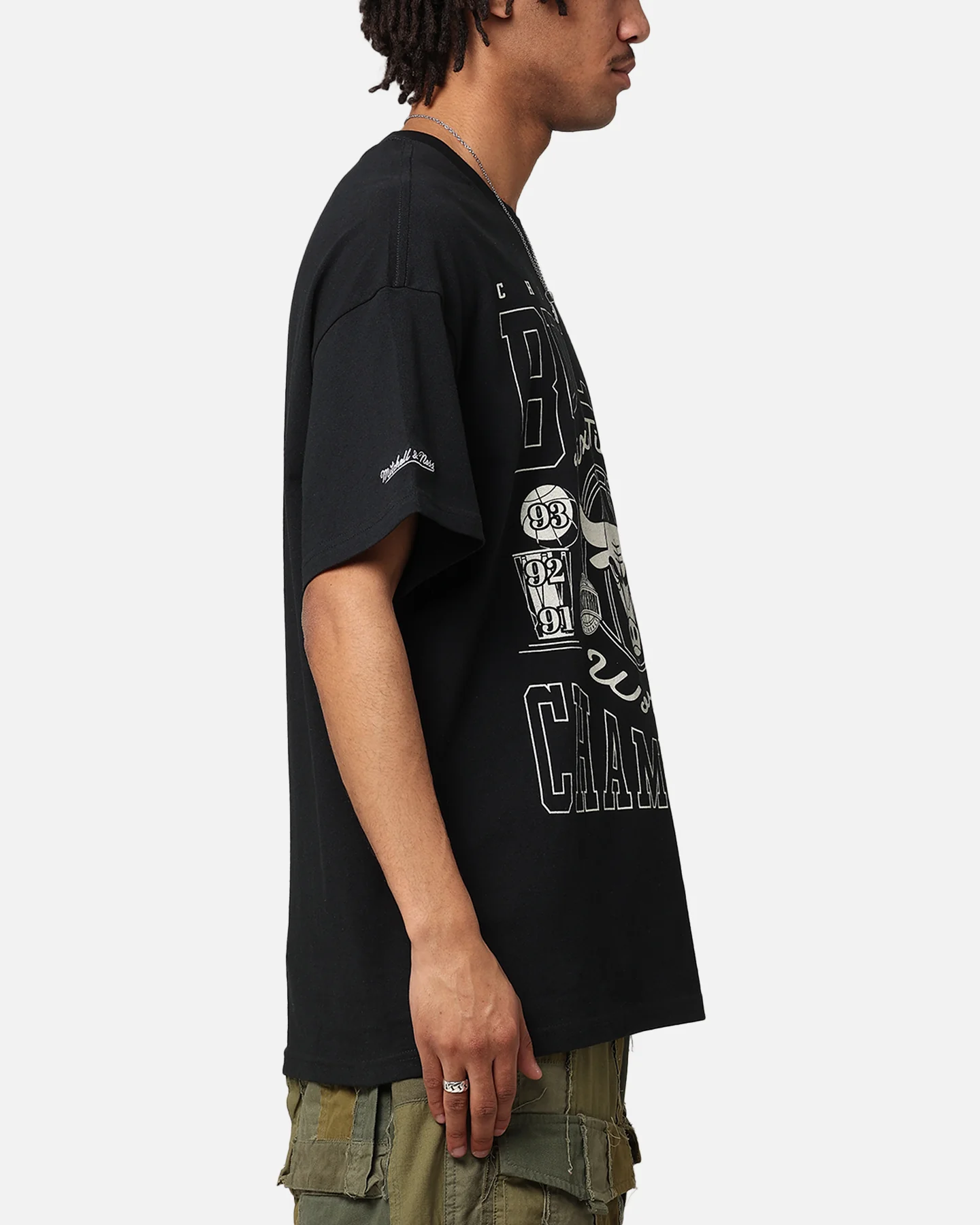 Mitchell & Ness Chicago Bulls 6 Time World Champions T-Shirt Faded Black - Image 4