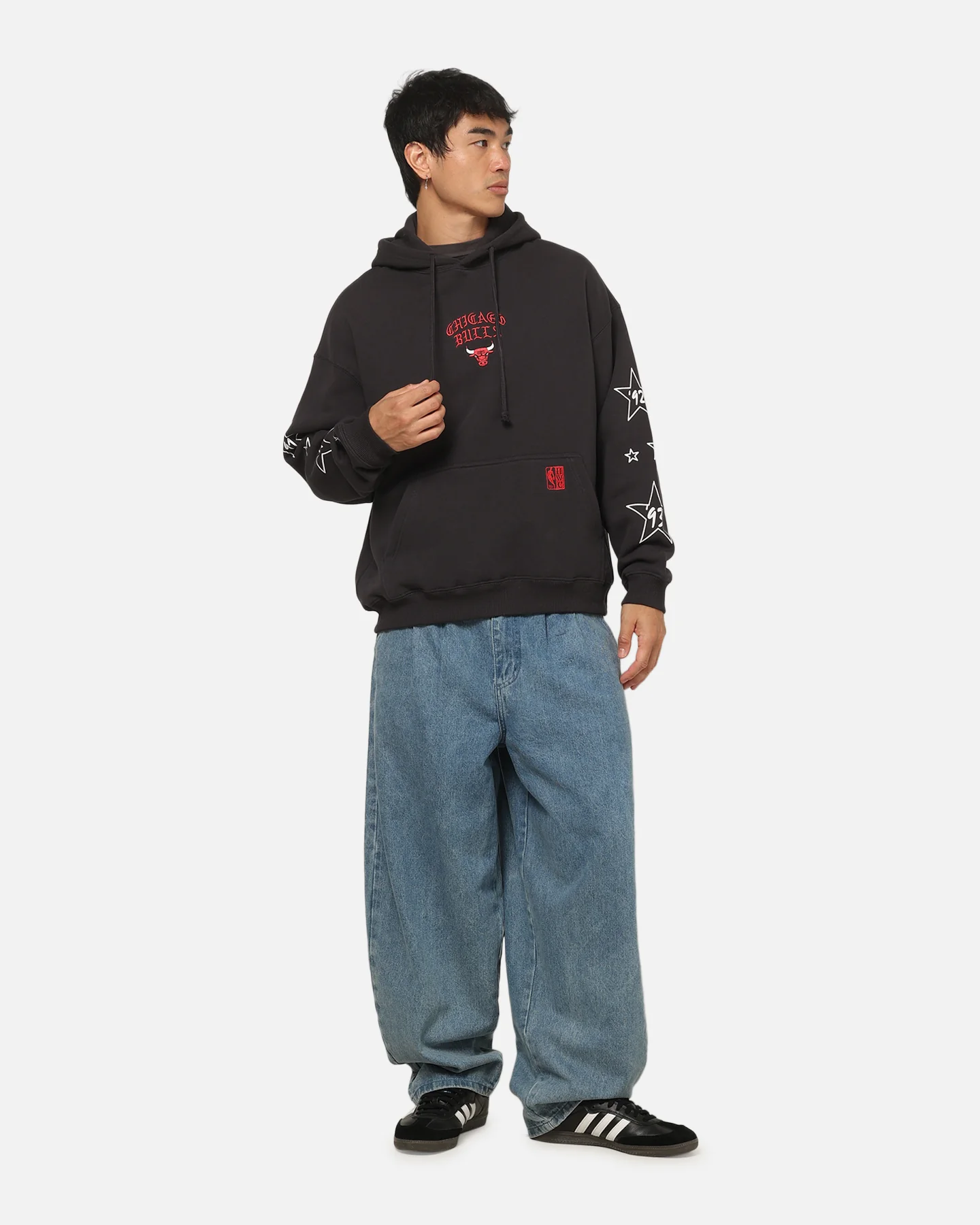 Mitchell & Ness Chicago Bulls Blackletter Champs Box Hoodie Washed Black - Image 4