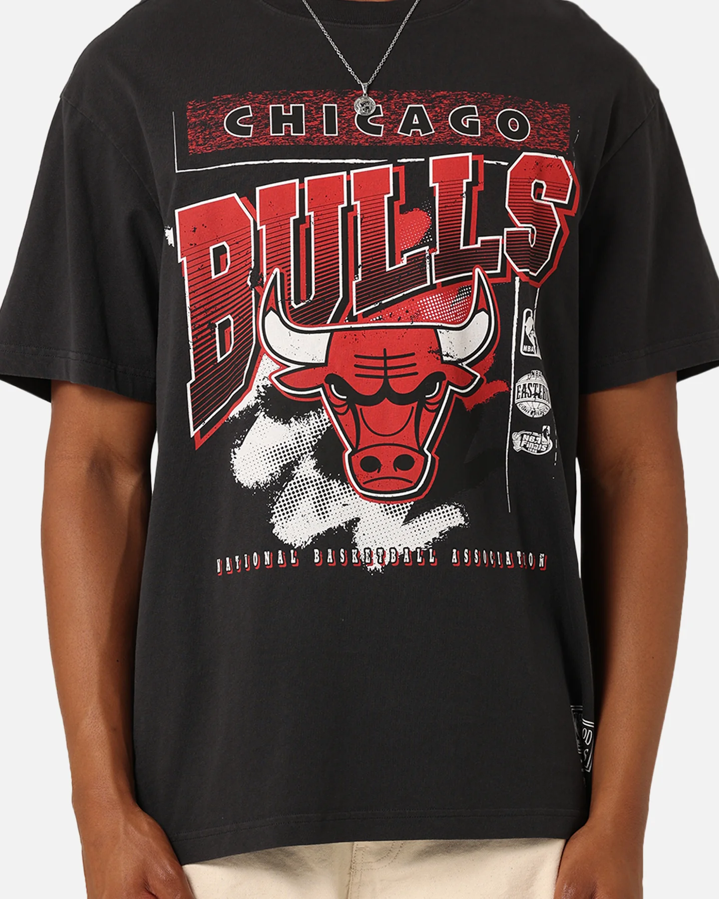 Mitchell & Ness Chicago Bulls Brush Off 2.0 T-Shirt Faded Black - Image 3