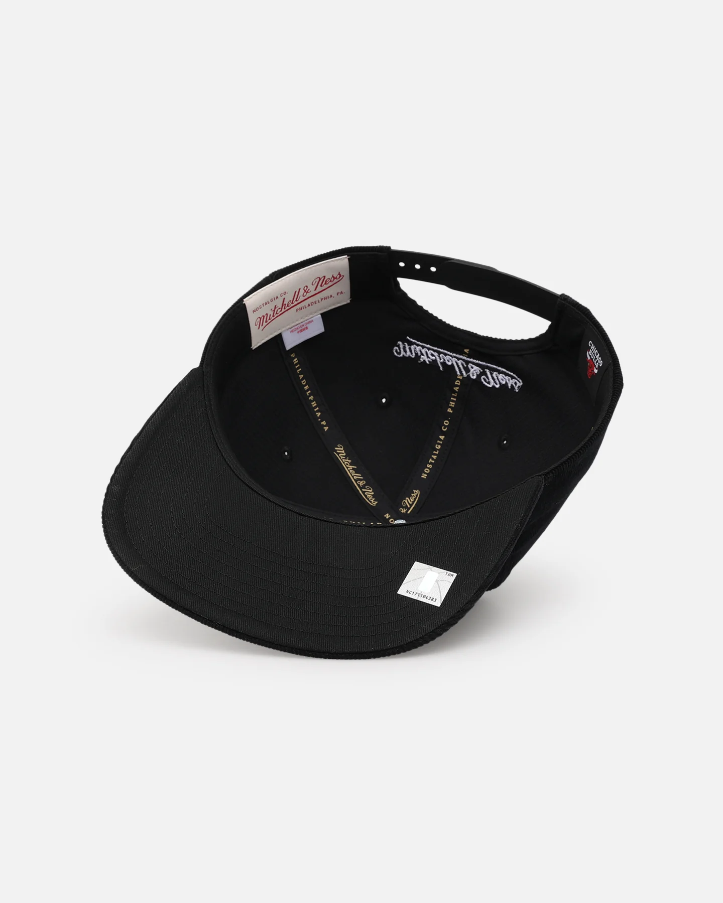 Mitchell & Ness Chicago Bulls Centre Circle Origin Snapback Black - Image 7