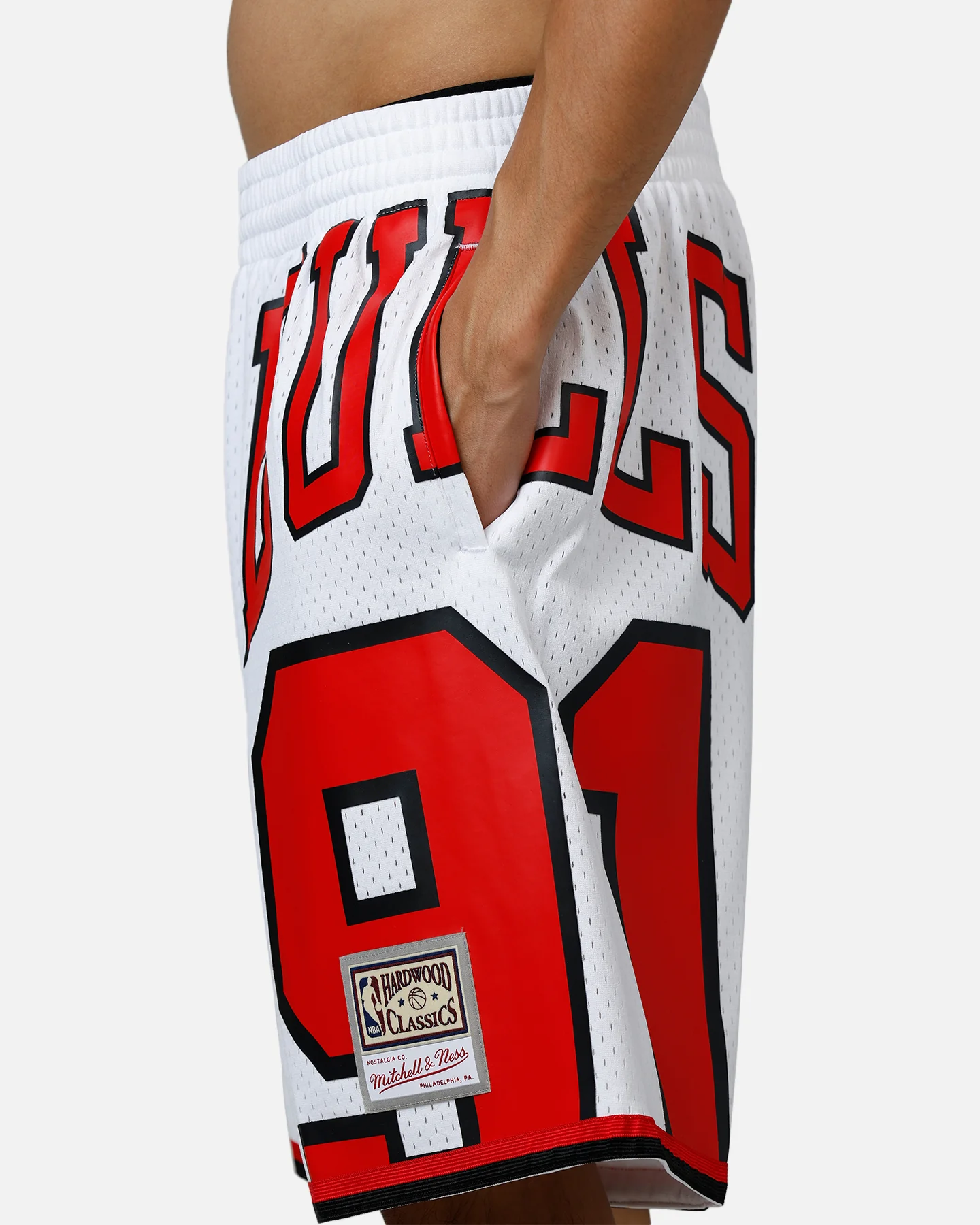 Mitchell & Ness Chicago Bulls Dennis Rodman Maxxed Out Shorts White/Red - Image 8