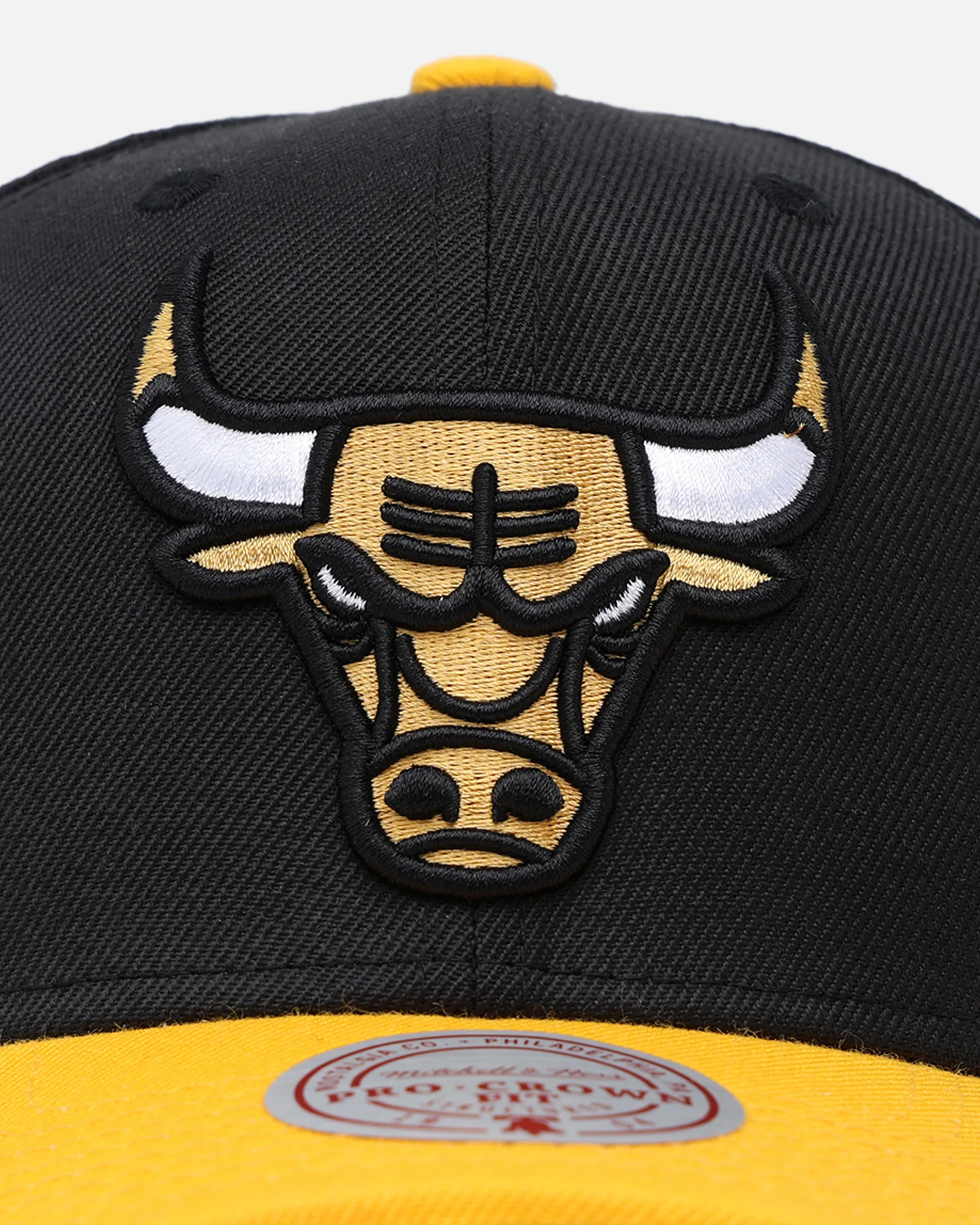 Mitchell & Ness Chicago Bulls "Enter The Dragon" Pro Crown Snapback Black/Ochre - Image 5