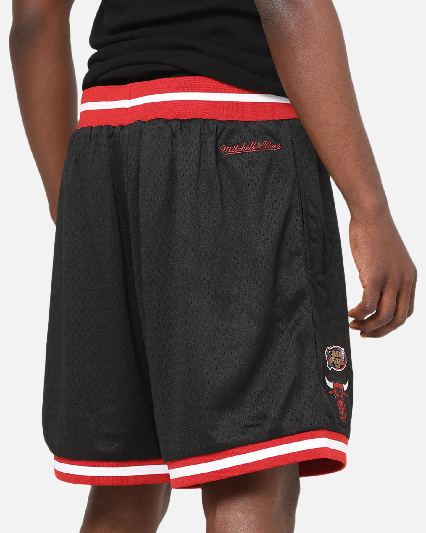 Mitchell & Ness Chicago Bulls Gothic Shorts Black - Image 4