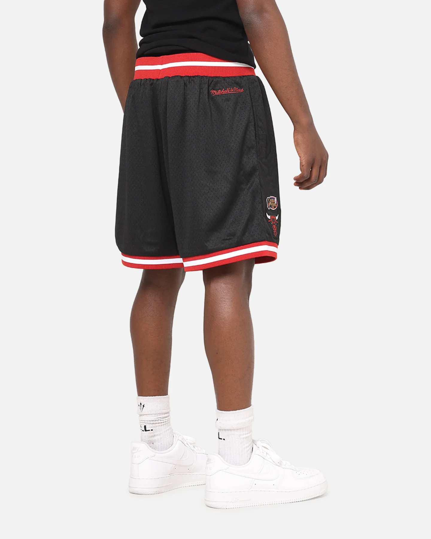 Mitchell & Ness Chicago Bulls Gothic Shorts Black - Image 5