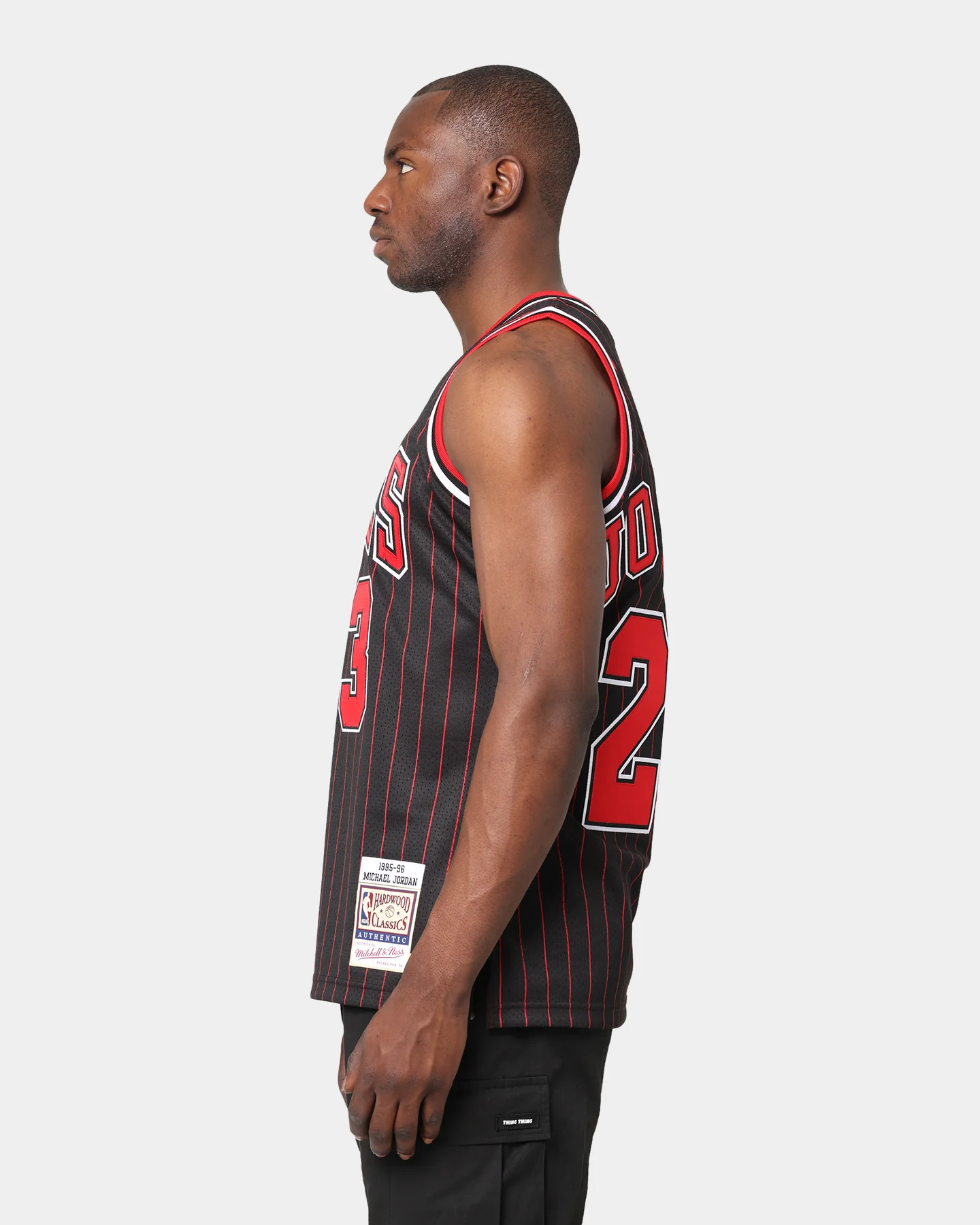 Mitchell & Ness Chicago Bulls Michael Jordan '95-'96 #23 Authentic Jersey Black - Image 15