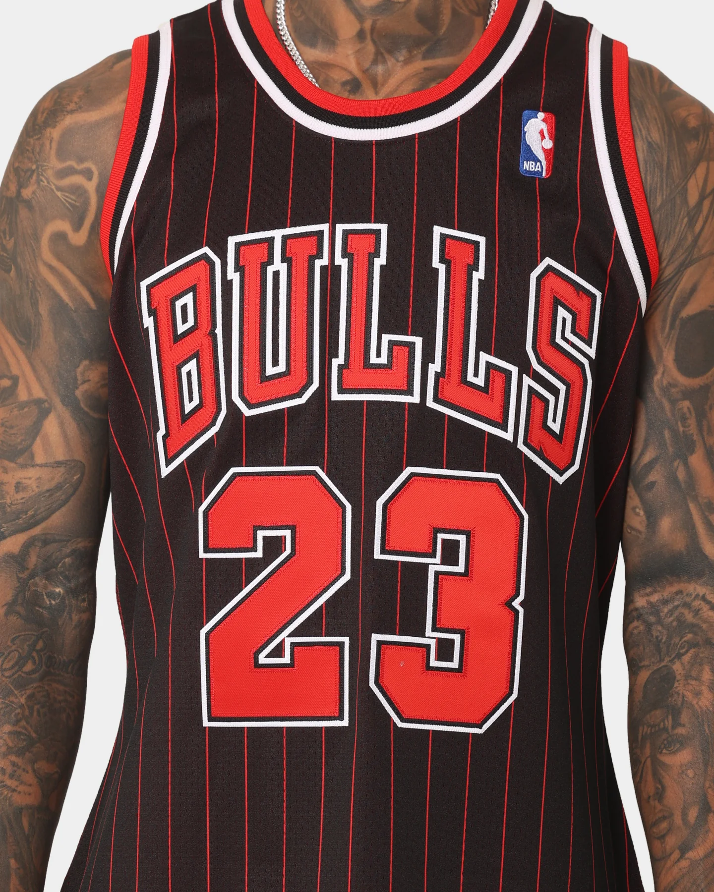 Mitchell & Ness Chicago Bulls Michael Jordan '95-'96 #23 Authentic Jersey Black - Image 4