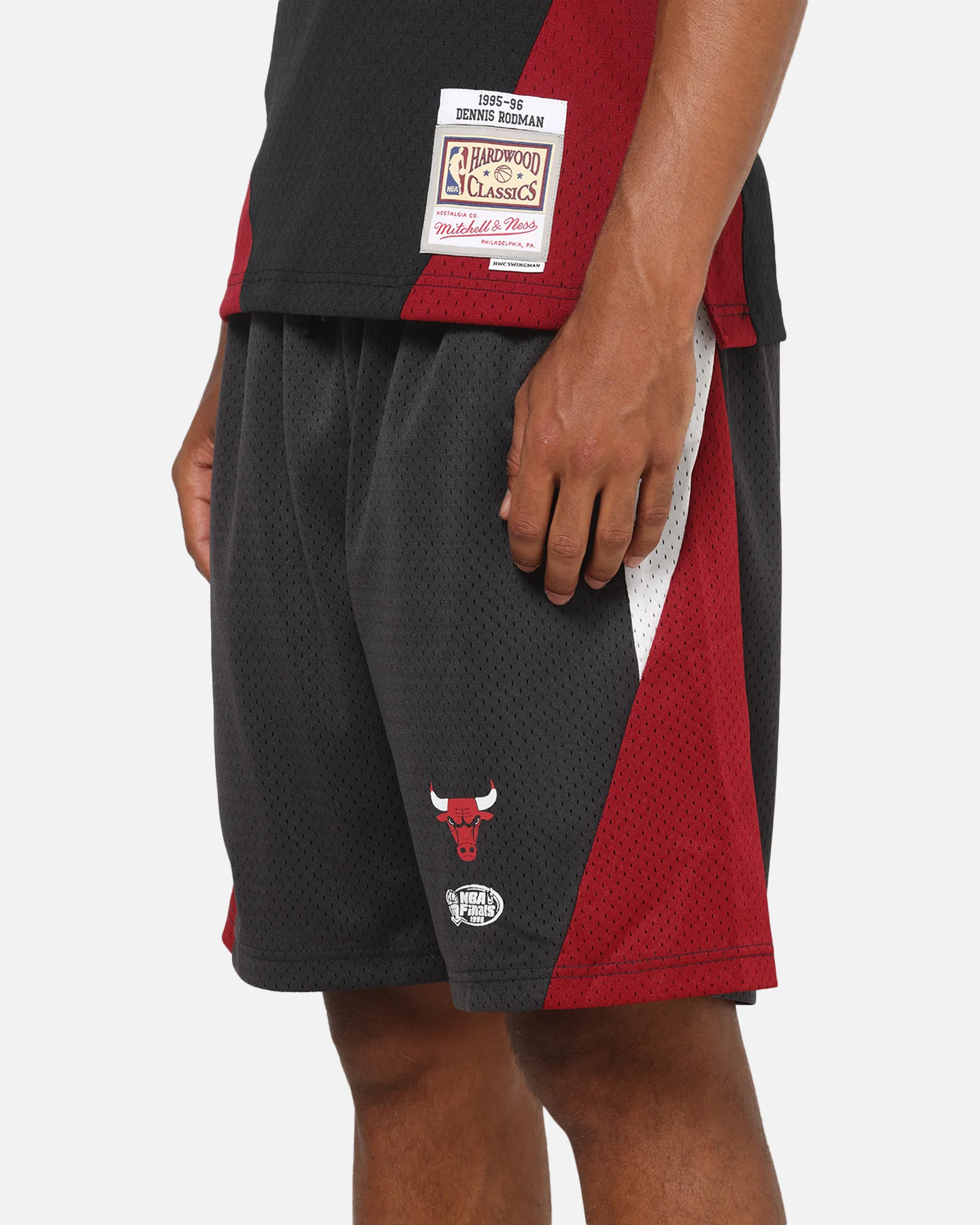 Mitchell & Ness Chicago Bulls Millenium Shorts Black/Red - Image 3