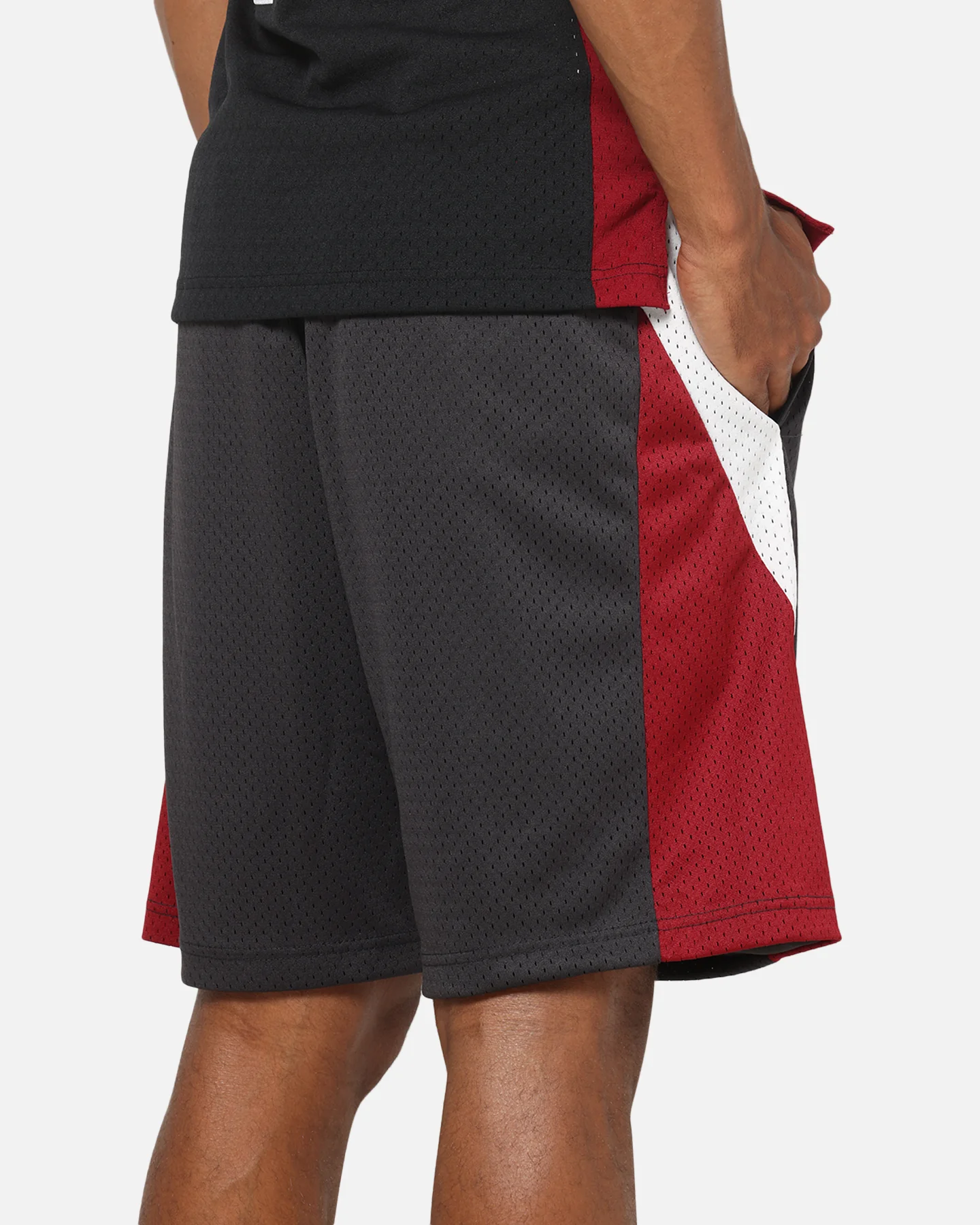 Mitchell & Ness Chicago Bulls Millenium Shorts Black/Red - Image 4