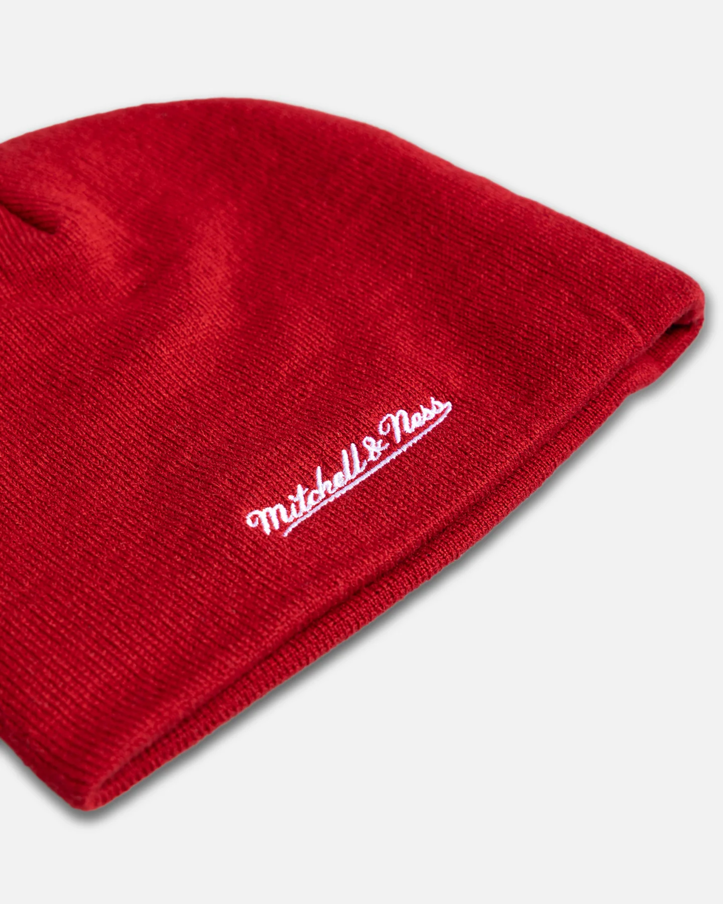 Mitchell & Ness Chicago Bulls Outer Limits Skull Beanie Red - Image 3