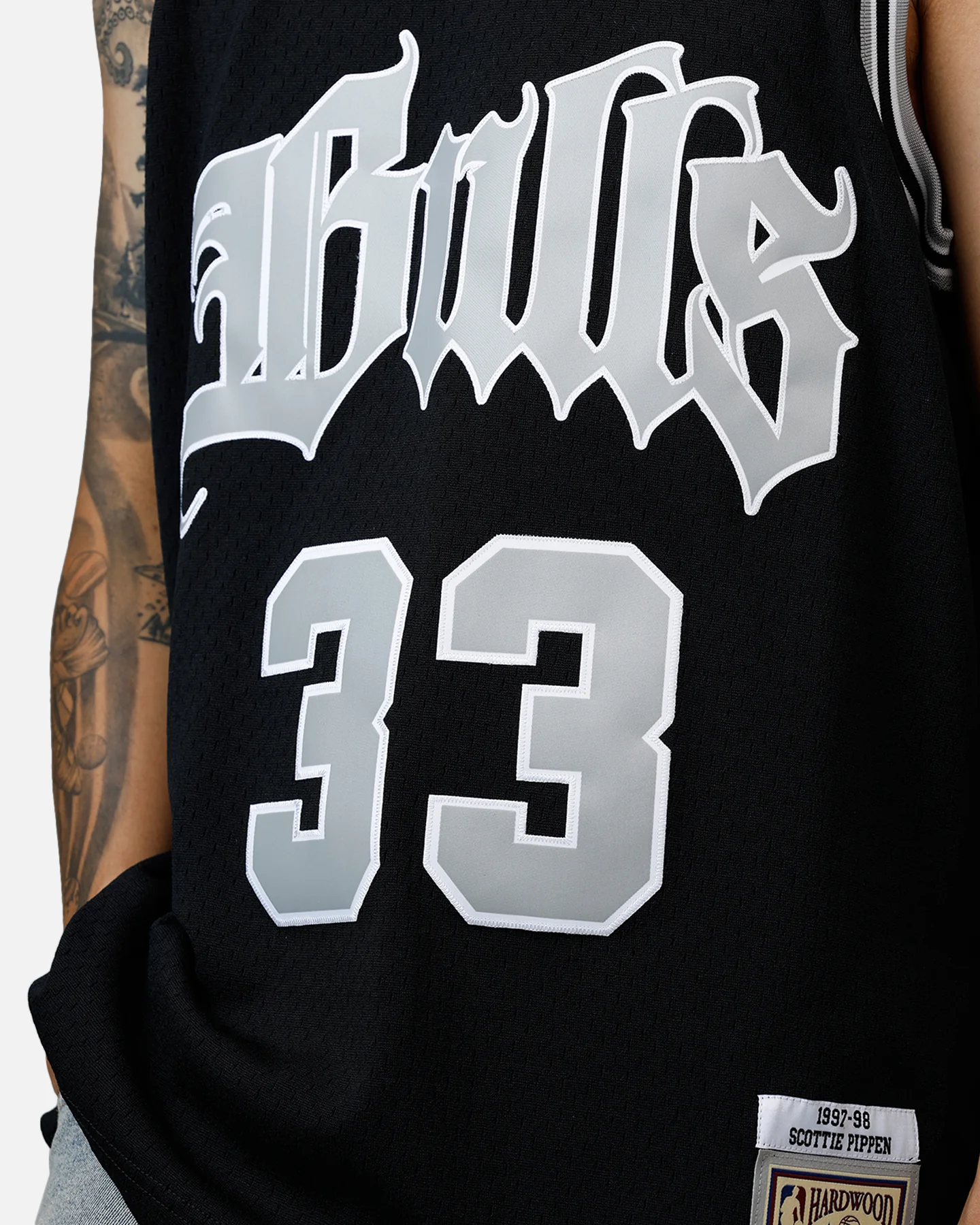 Mitchell & Ness Chicago Bulls Scottie Pippen Bulls Are Back Jersey Black - Image 8