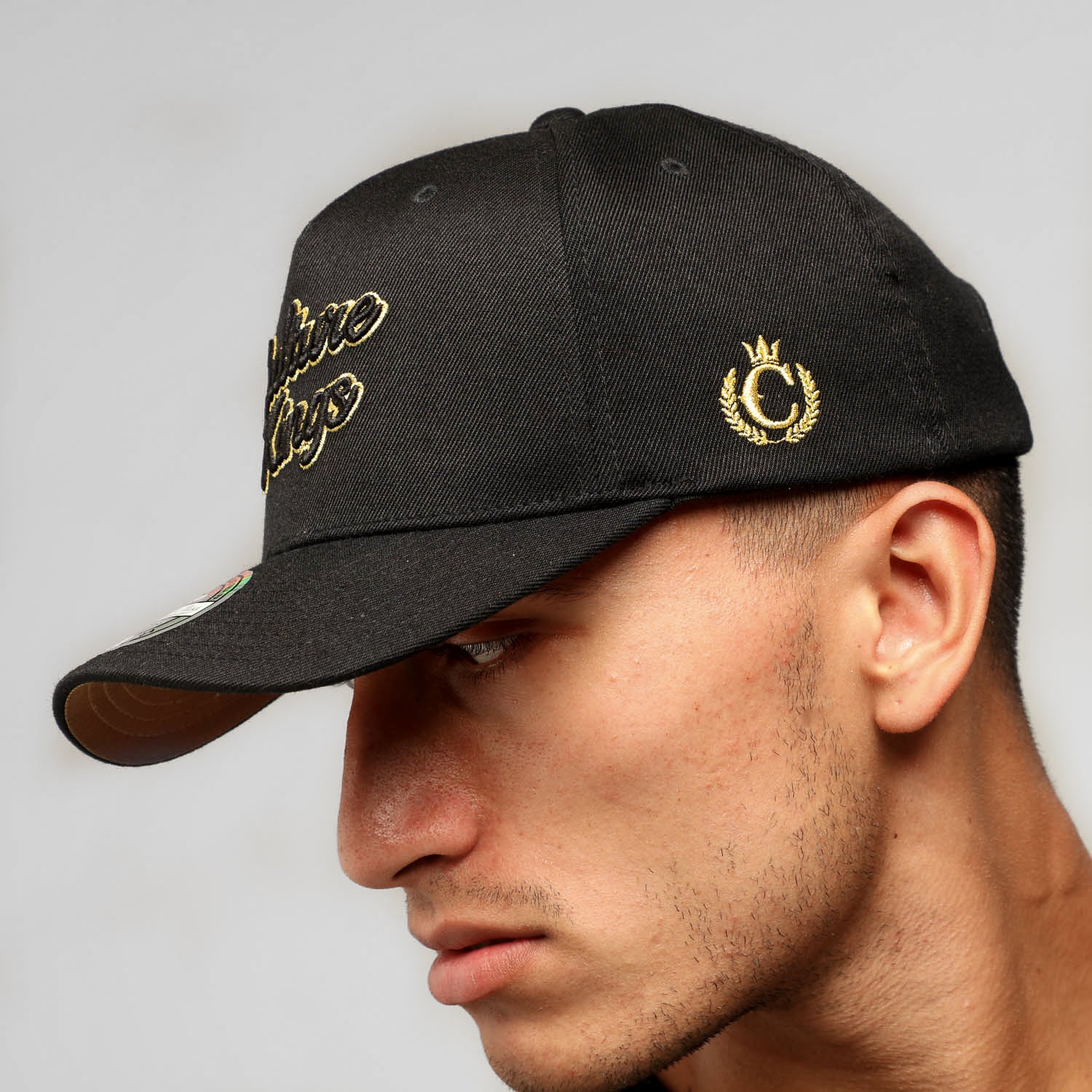 CULTURE KINGS X MITCHELL & NESS 10 YEAR ANNIVERSARY 110 SNAPBACK BLACK/GOLD - Image 9