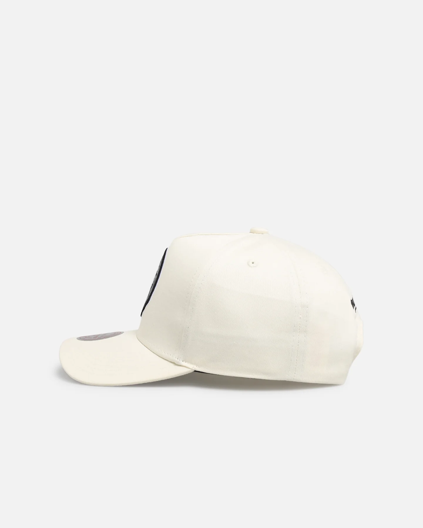 Mitchell & Ness Dallas Mavericks 'Upside Down Logo' Pro Pinch Snapback White - Image 4
