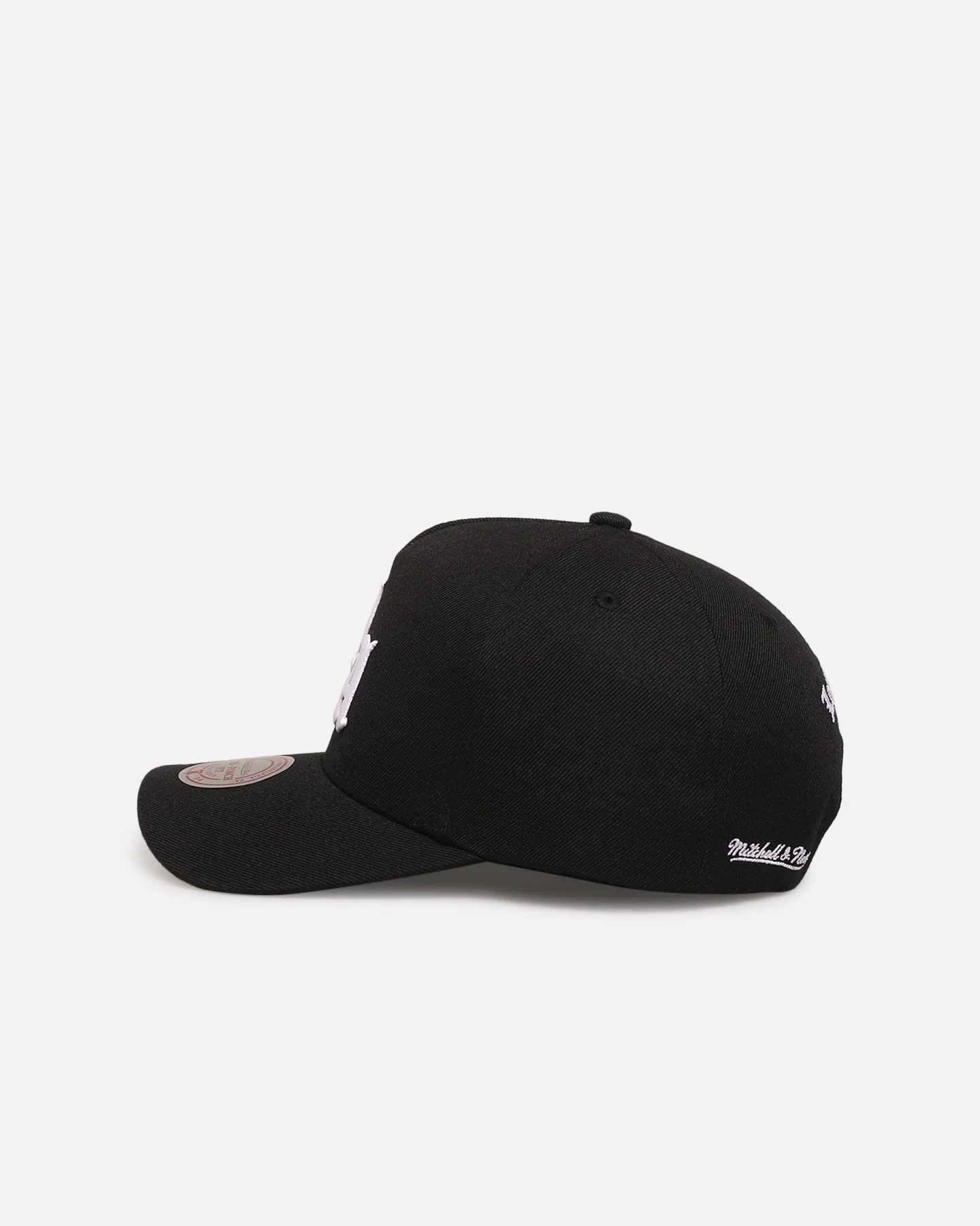 Mitchell & Ness Los Angeles Lakers 'Gothic Letter' Pro Pinch Snapback Black - Image 4