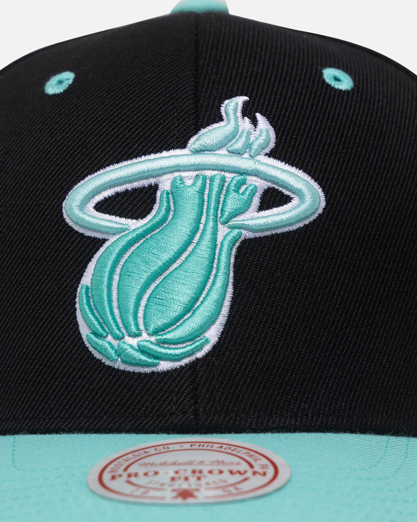Mitchell & Ness Miami Heat "Ice Blue" Script Origin Snapback Black/Ice Blue - Image 5