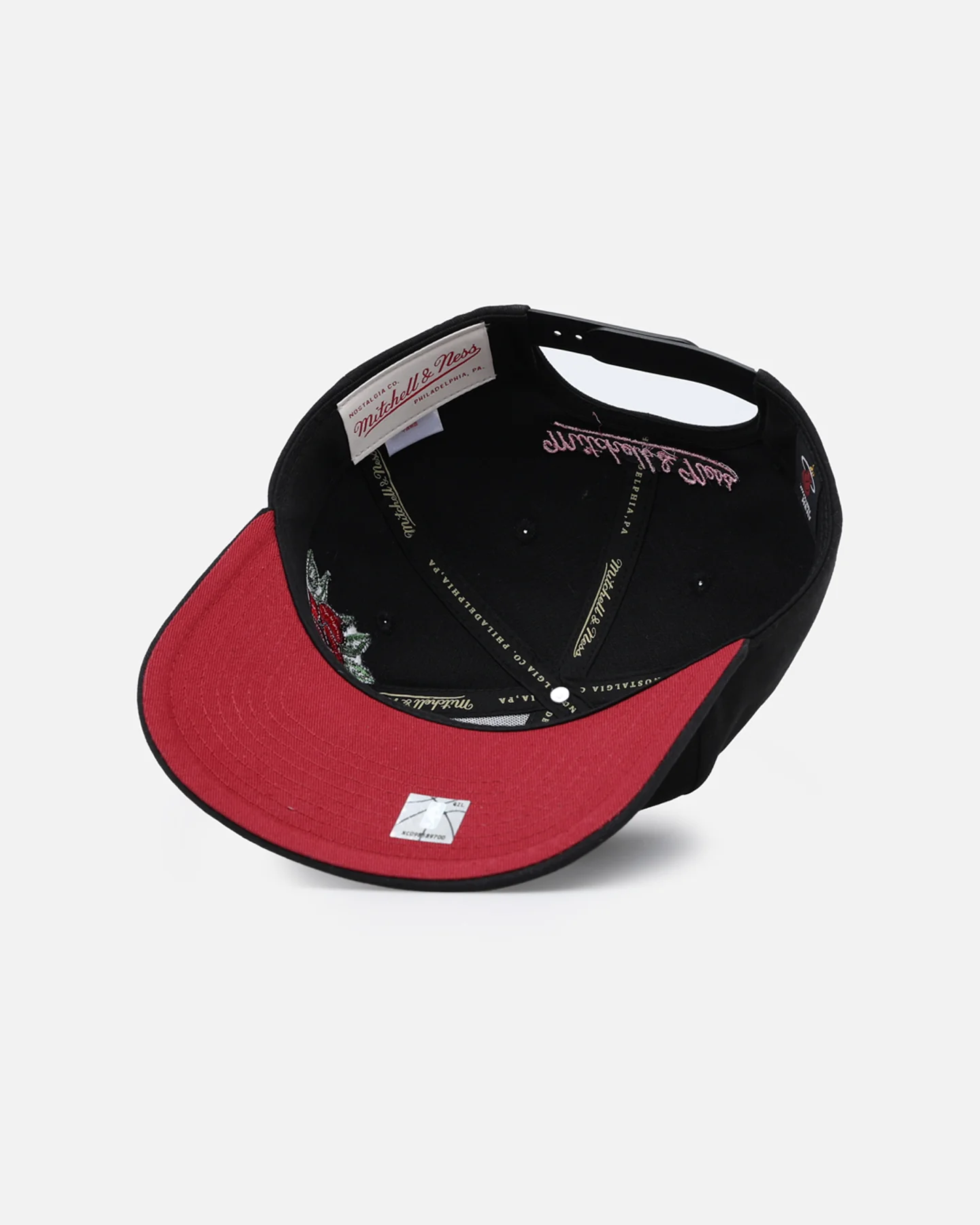 Mitchell & Ness Miami Heat 'Love & Devotion' Pro Crown Snapback Black - Image 7