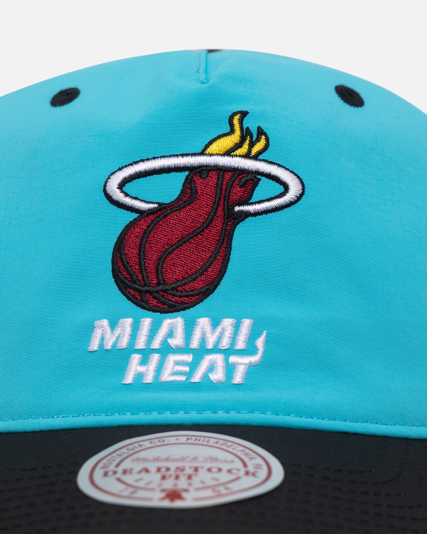 Mitchell & Ness Miami Heat Nylon Deadstock 2-Tone Snapback Bright Aqua/Black - Image 5