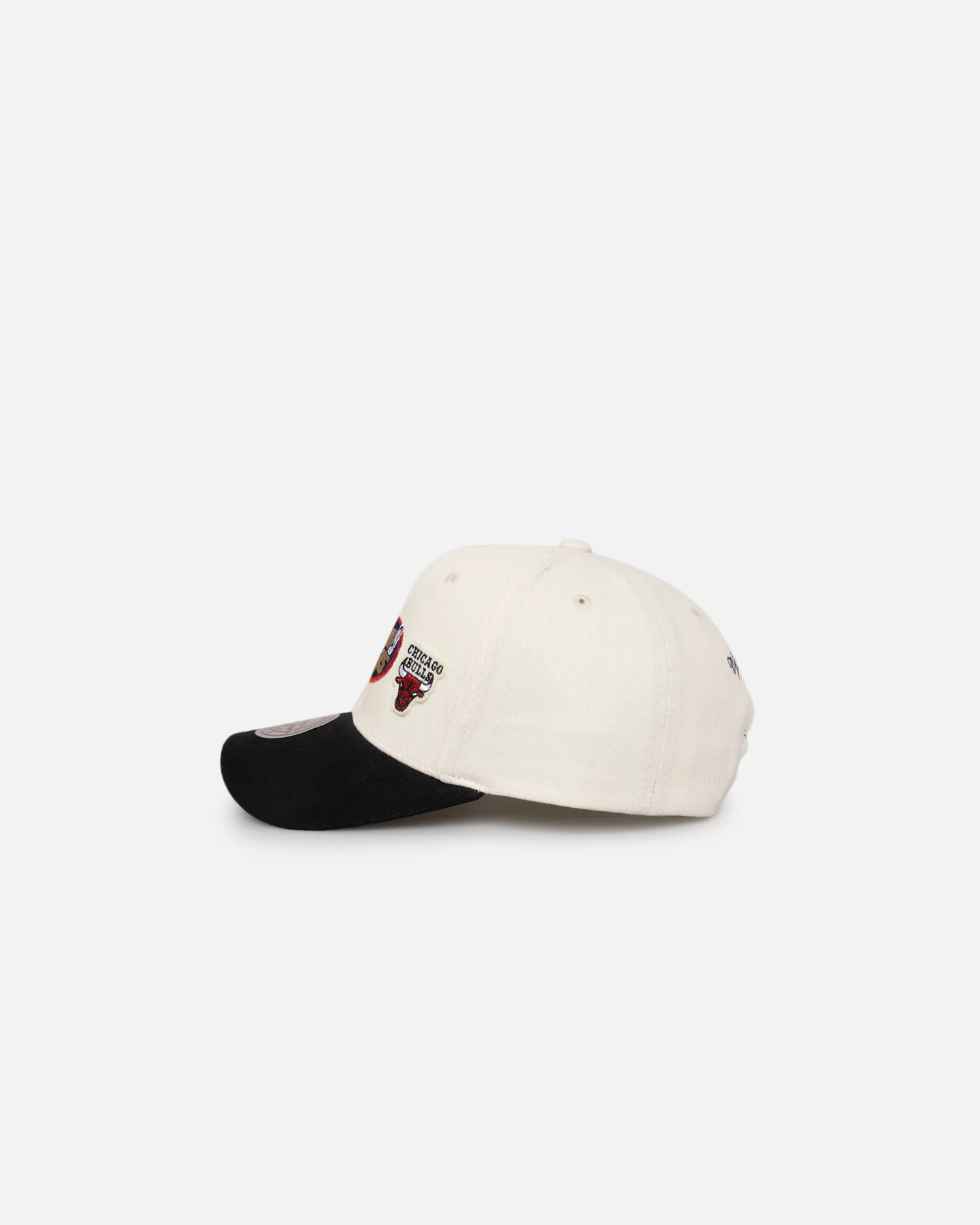Mitchell & Ness NBA Finals Seattle Supersonics and Chicago Bulls Pro Crown Snapback White Cream/Black - Image 4