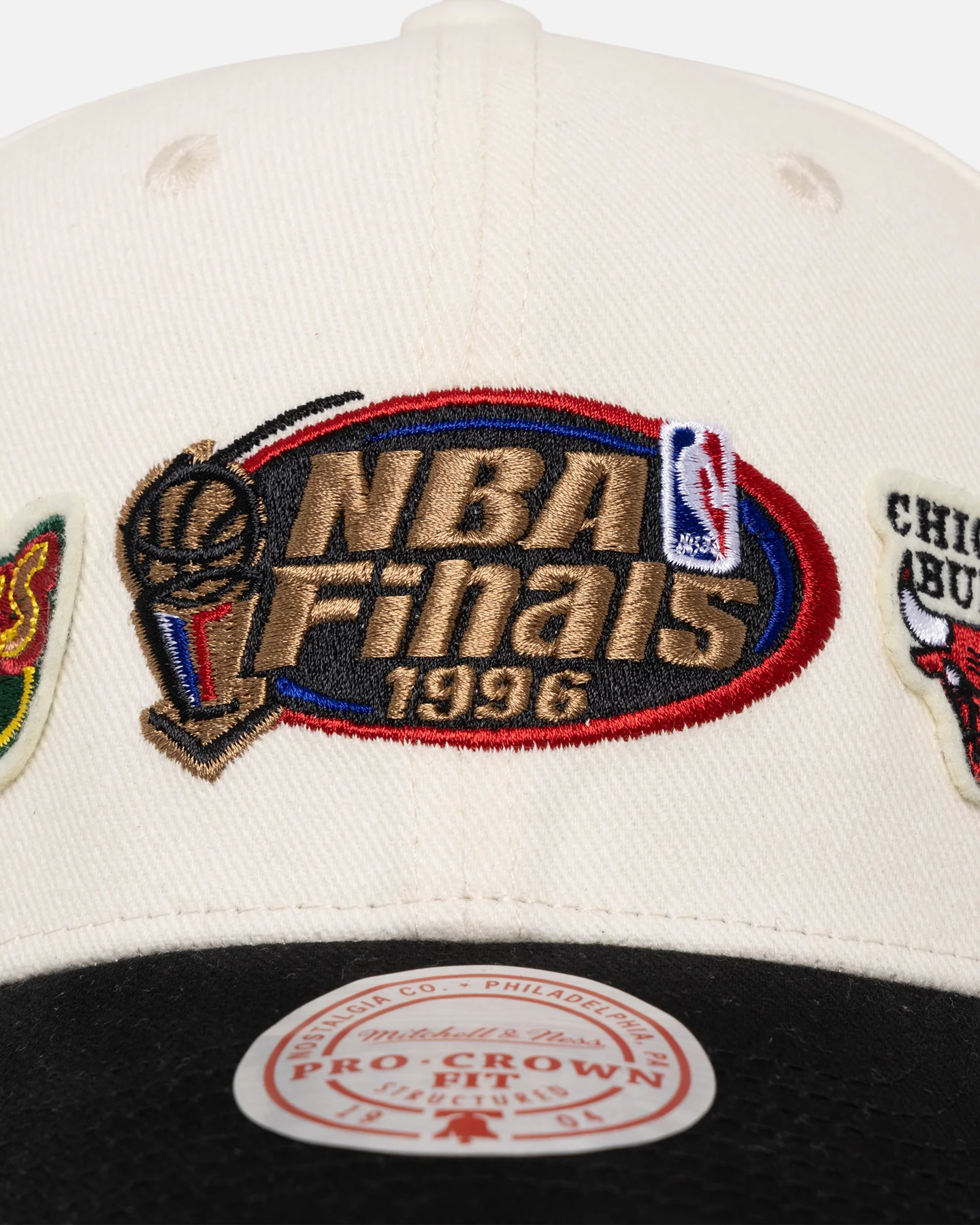 Mitchell & Ness NBA Finals Seattle Supersonics and Chicago Bulls Pro Crown Snapback White Cream/Black - Image 5