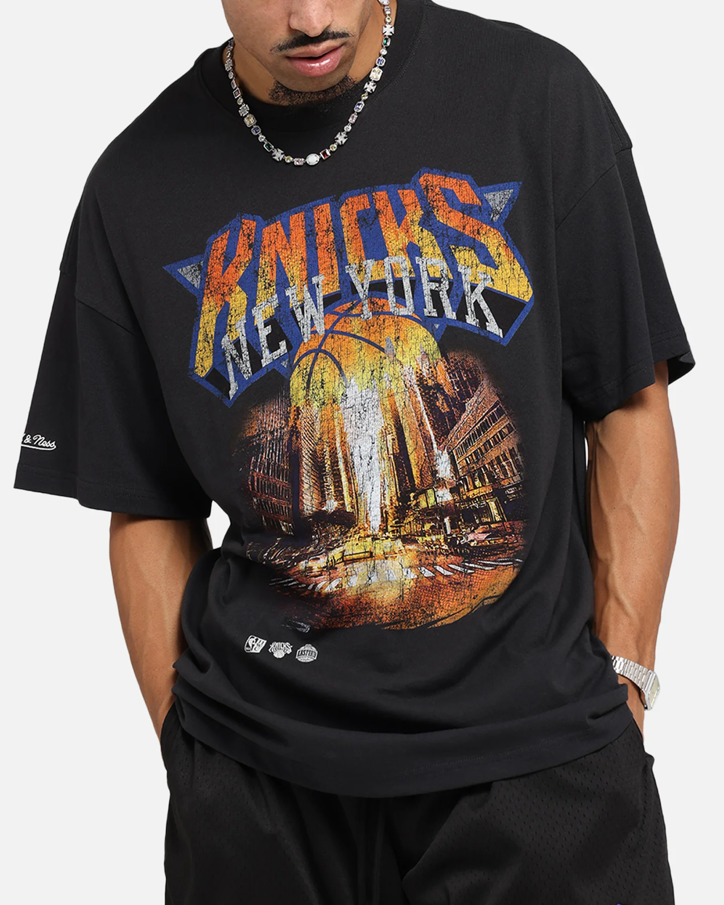Mitchell & Ness New York Knicks The Garden T-Shirt Faded Black - Image 6