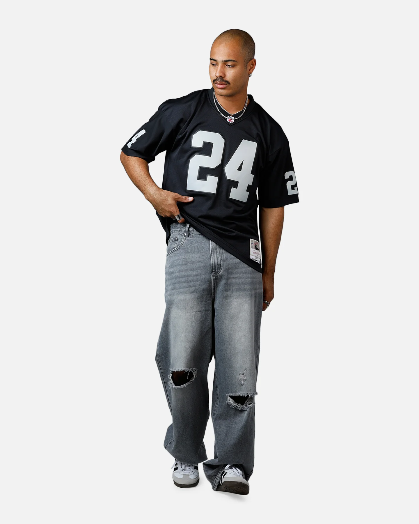 Mitchell & Ness Oakland Raiders Marshawn Lynch #24 2017 Home Jersey Black - Image 3