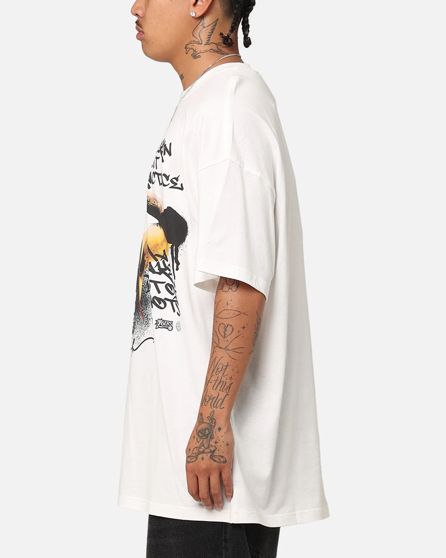 Mitchell & Ness Philadelphia 76ers Allen Iverson We Talkin T-Shirt Vintage White - Image 5