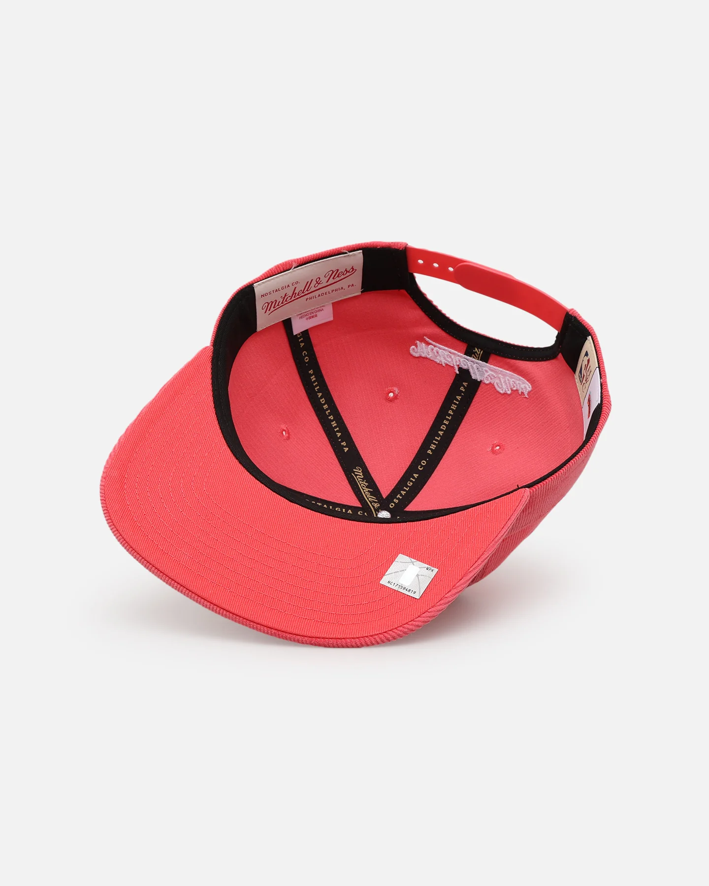 Mitchell & Ness San Antonio Spurs Centre Circle Origin Snapback Pink - Image 6