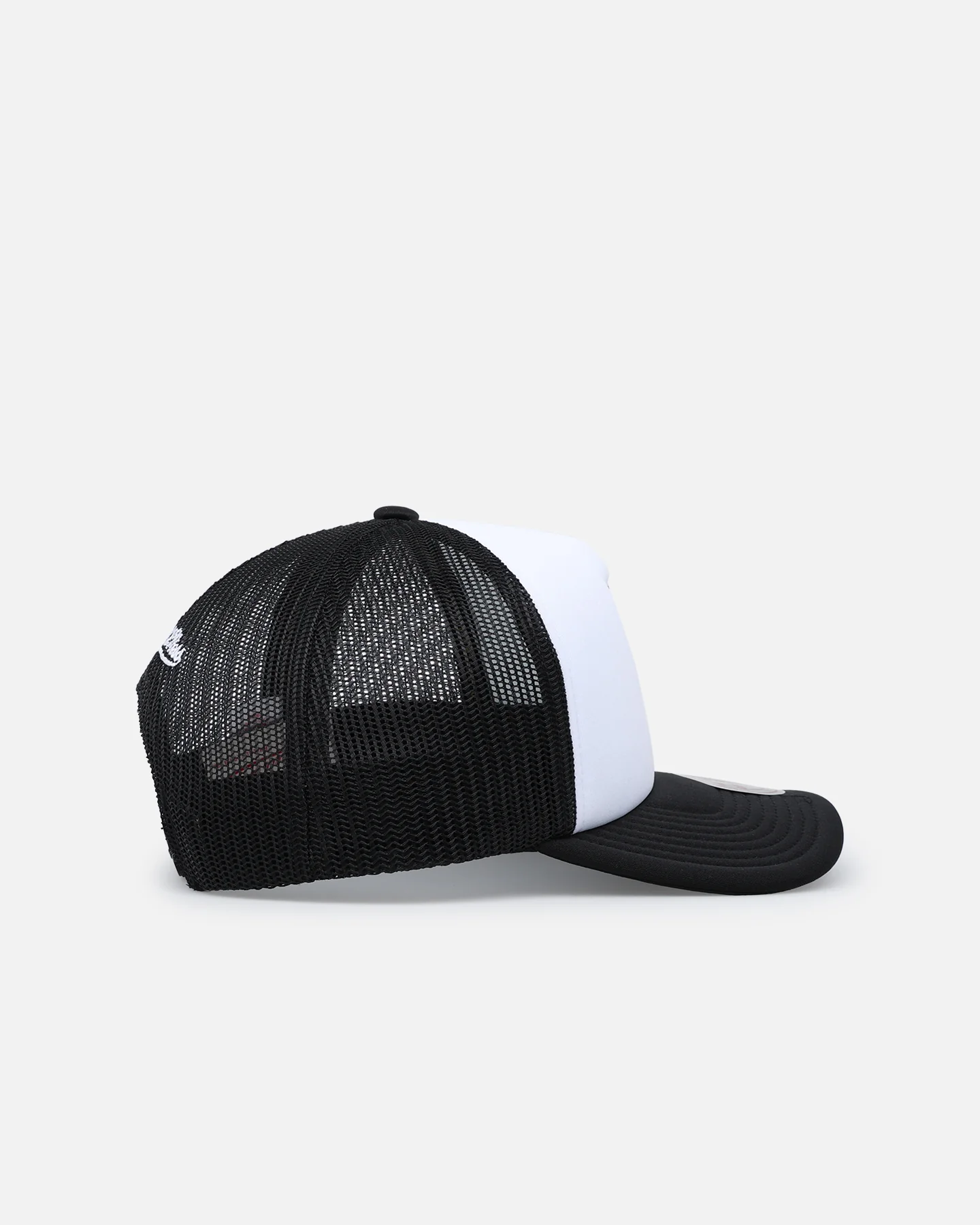 Mitchell & Ness Vegas Golden Knights Logo Foam Trucker Snapback Black/White - Image 3