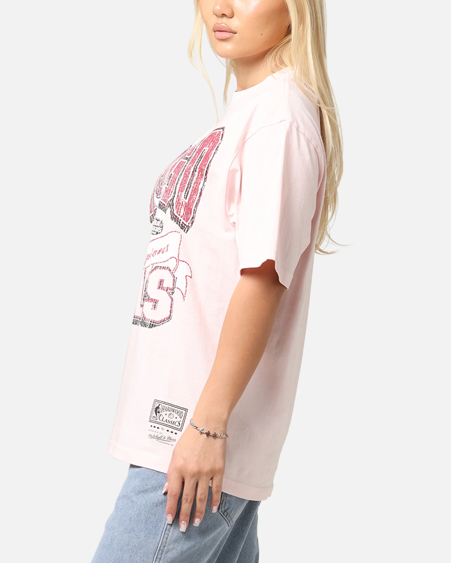 Mitchell & Ness Women's Chicago Bulls Sportsmanship T-Shirt Light Pink - Image 5