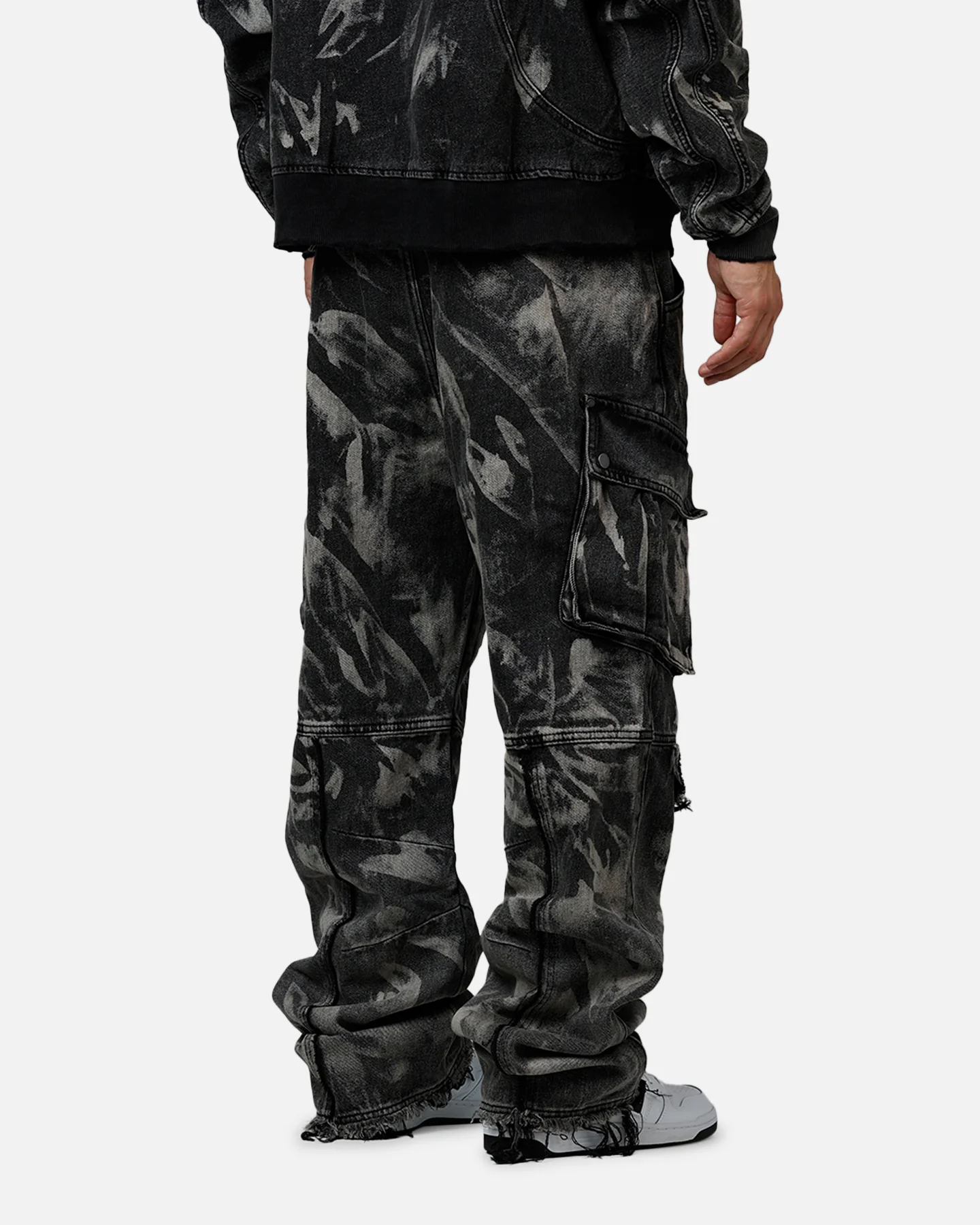 MNML Ultra Baggy Rip Denim Cargo Pant Black - Image 3