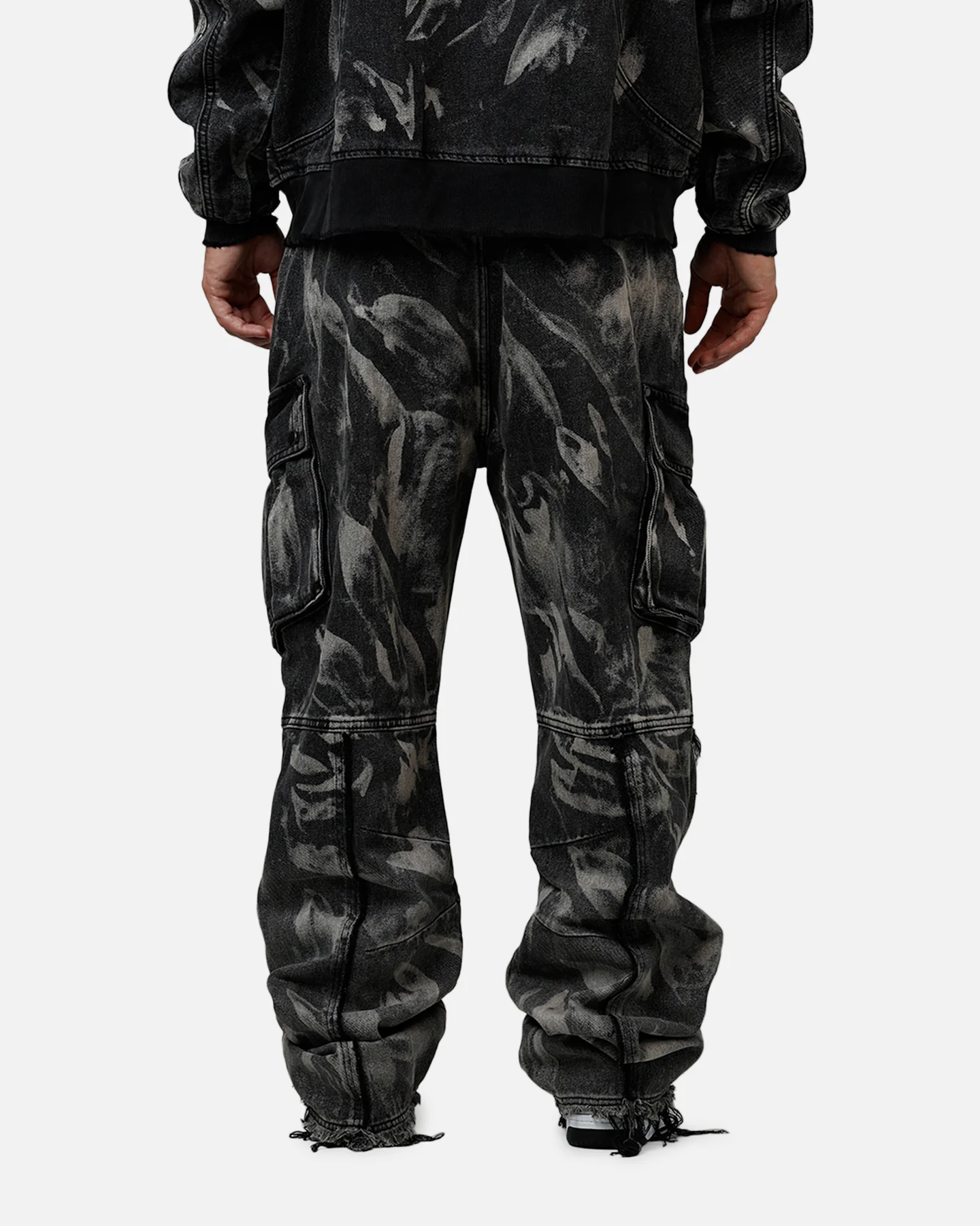 MNML Ultra Baggy Rip Denim Cargo Pant Black - Image 5