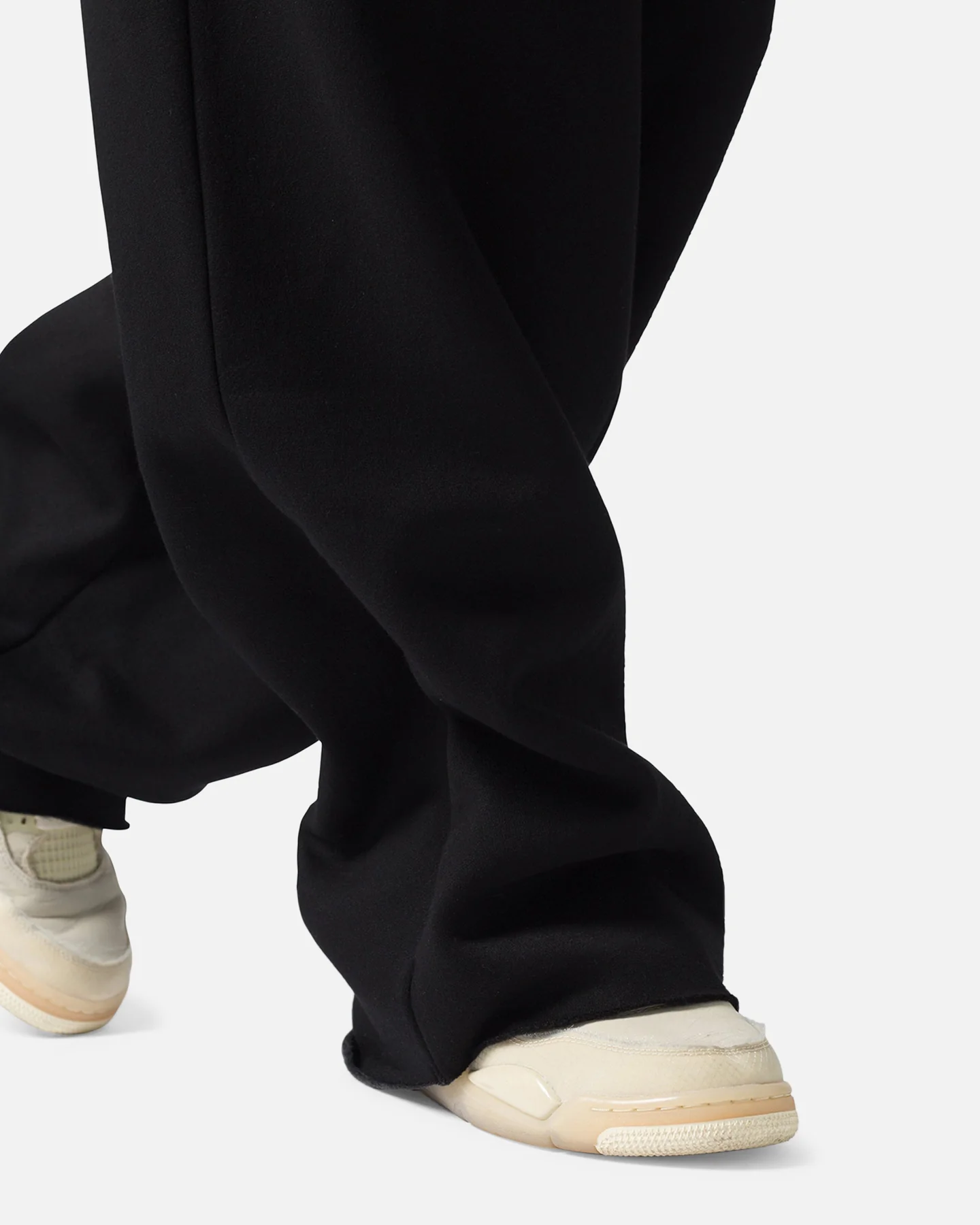 MNML Washed Ultra Baggy Sweatpants Black - Image 6