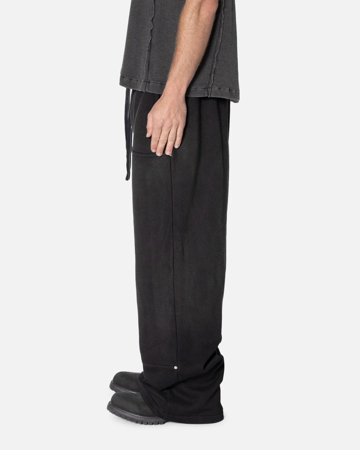 MNML West Double Knee Sweatpants Washed Black - Image 3