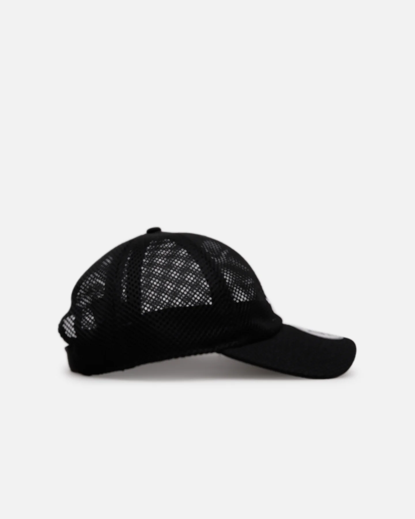 New Era Atlanta Braves 'Black Mesh' Casual Classic Strapback Black - Image 3
