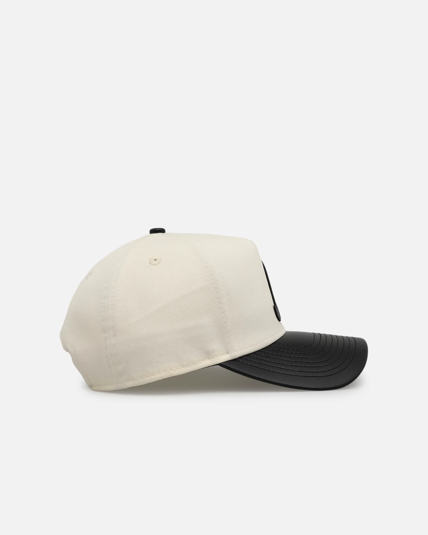 New Era Atlanta Braves 'Leather Visor' 9FORTY A-Frame Snapback Chrome White/Black - Image 3