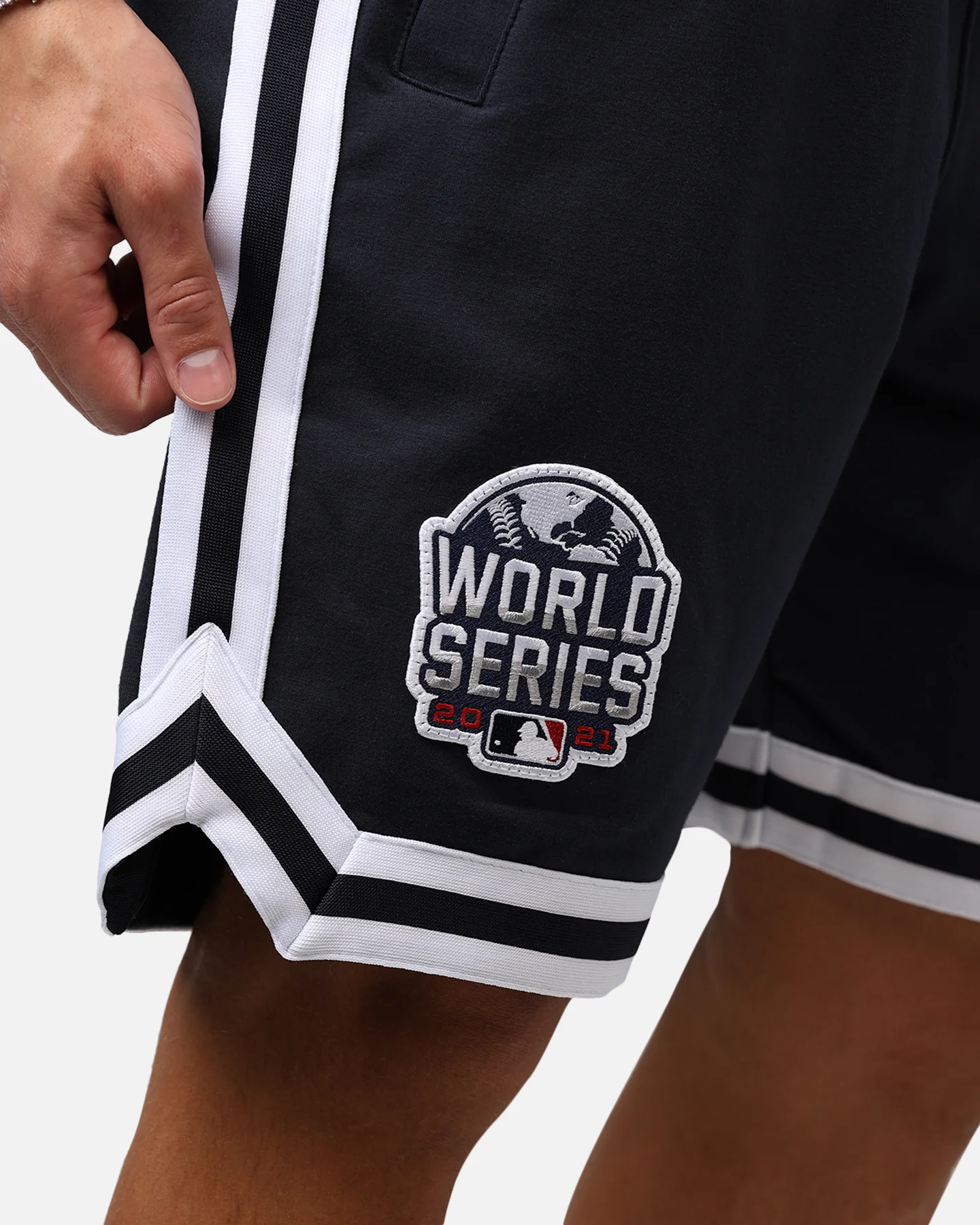 New Era Atlanta Braves 'Logo Select Official Team Colors' Shorts OTC - Image 8